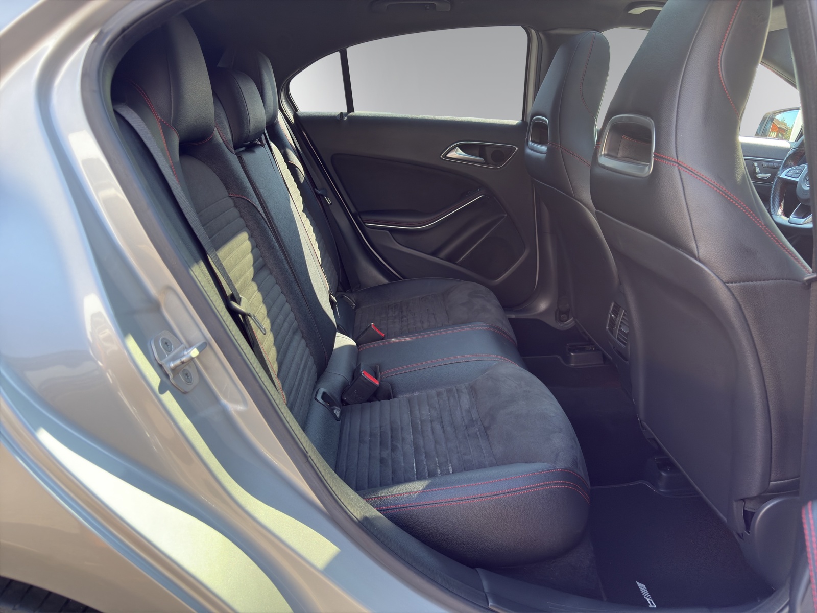 MERCEDES-BENZ A 250 AMG Line 4Matic 7G-DCT-image-10