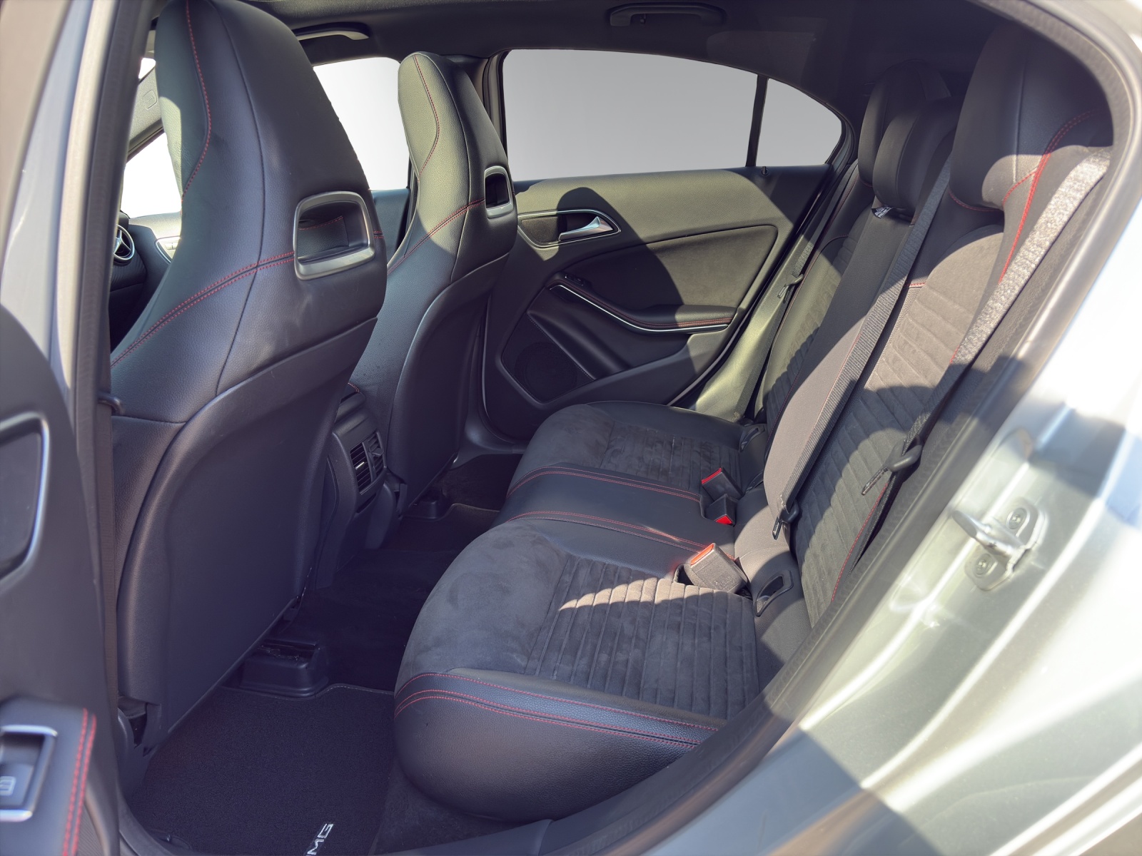 MERCEDES-BENZ A 250 AMG Line 4Matic 7G-DCT-image-9