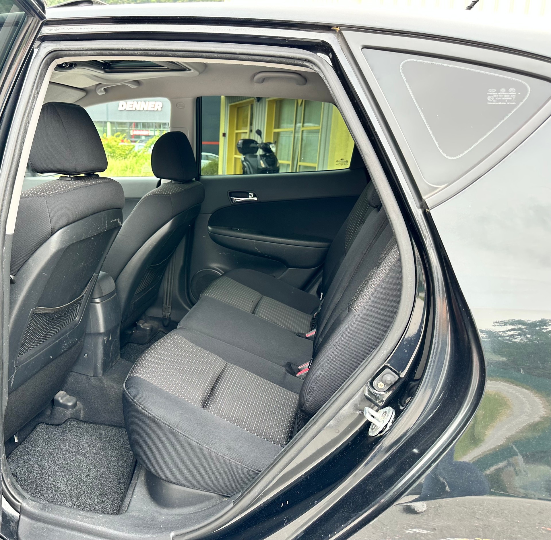 HYUNDAI i30 1.6 CRDi Style-image-14