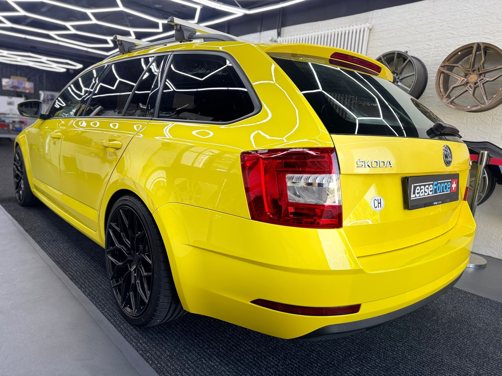 SKODA Octavia Combi 1.6 TDI Ambition-image-4