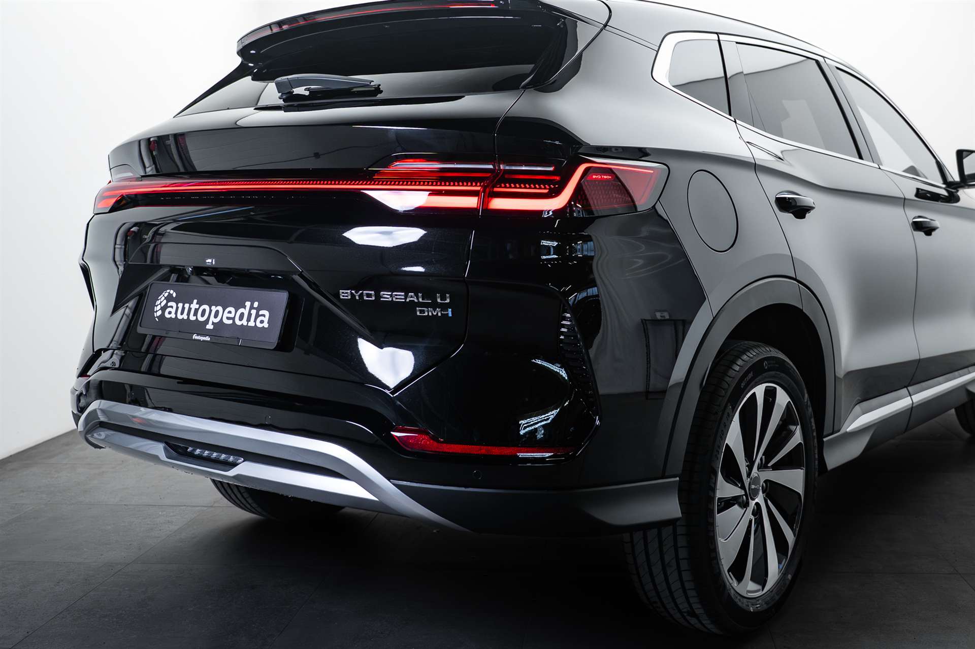 BYD Seal U DM-i PHEV Design AWD 324PS Automat-image-3