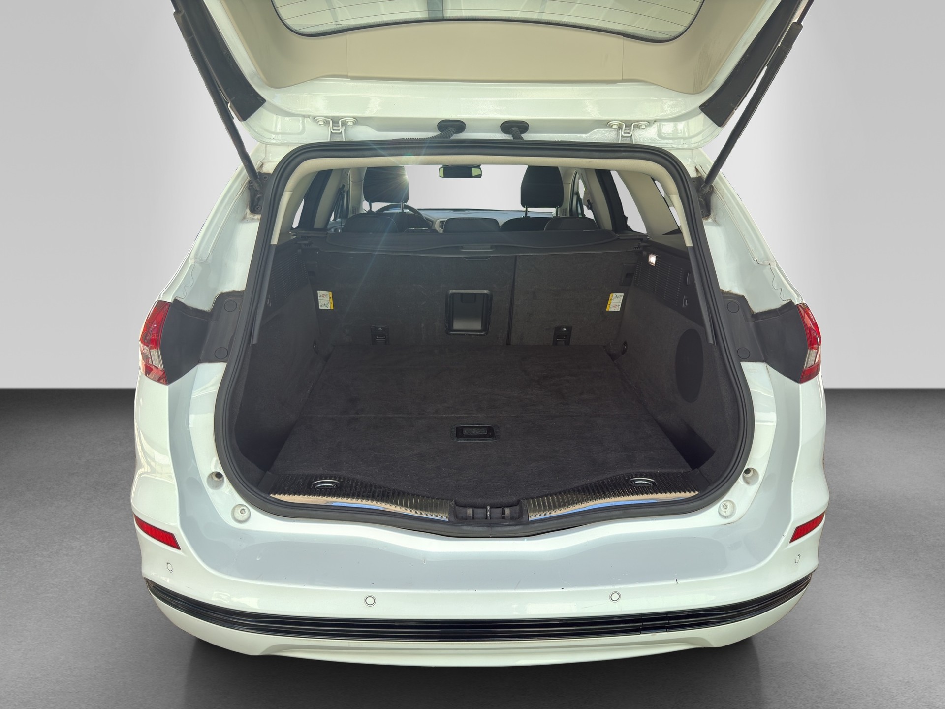 FORD Mondeo 2.0 TDCi Business Plus PowerShift-image-15