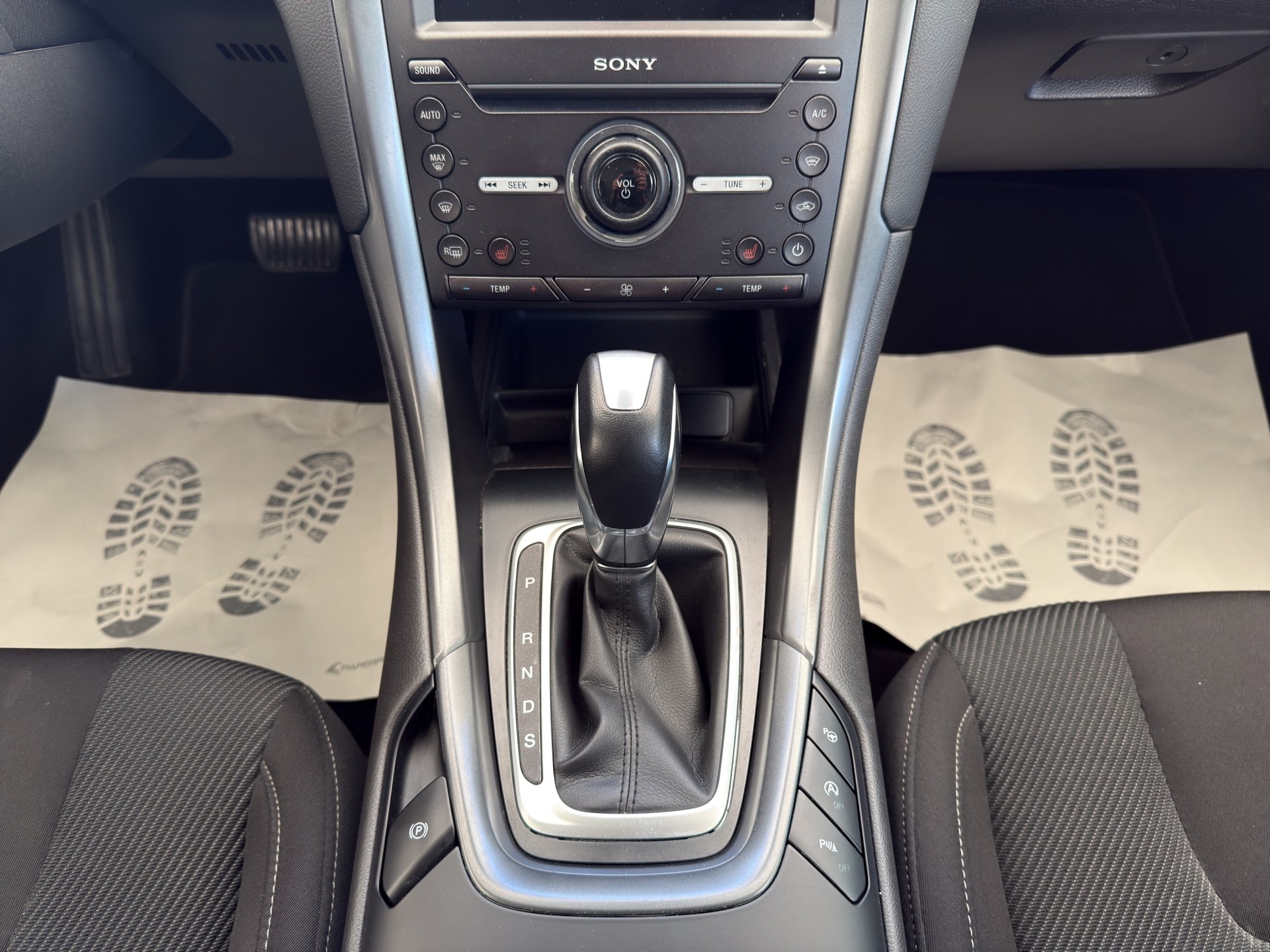 FORD Mondeo 2.0 TDCi Business Plus PowerShift-image-11