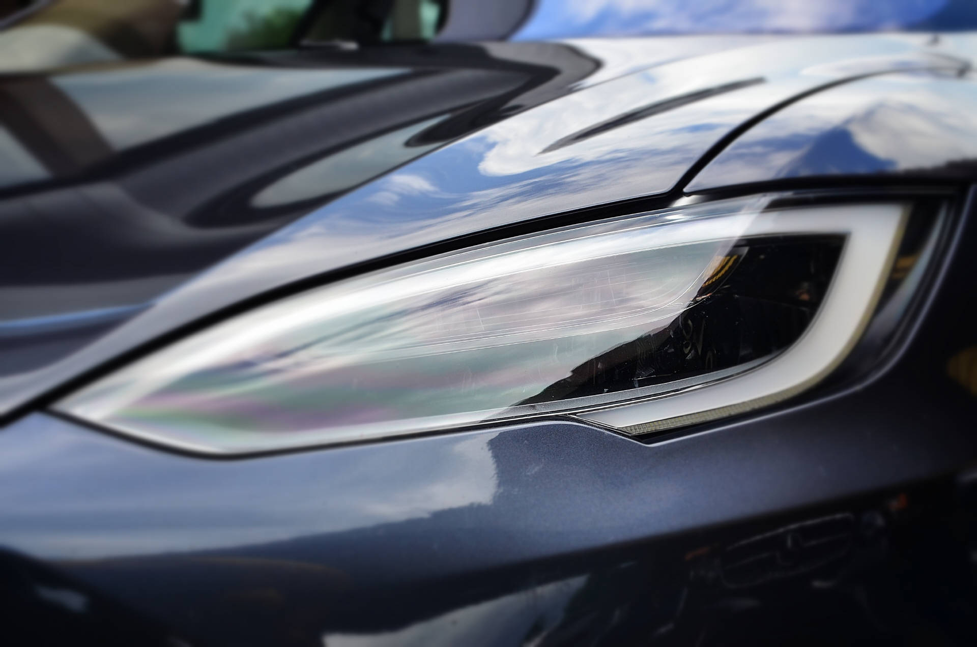 TESLA Model S 90 D Lifetime Free Supercharger-showroom-element-3