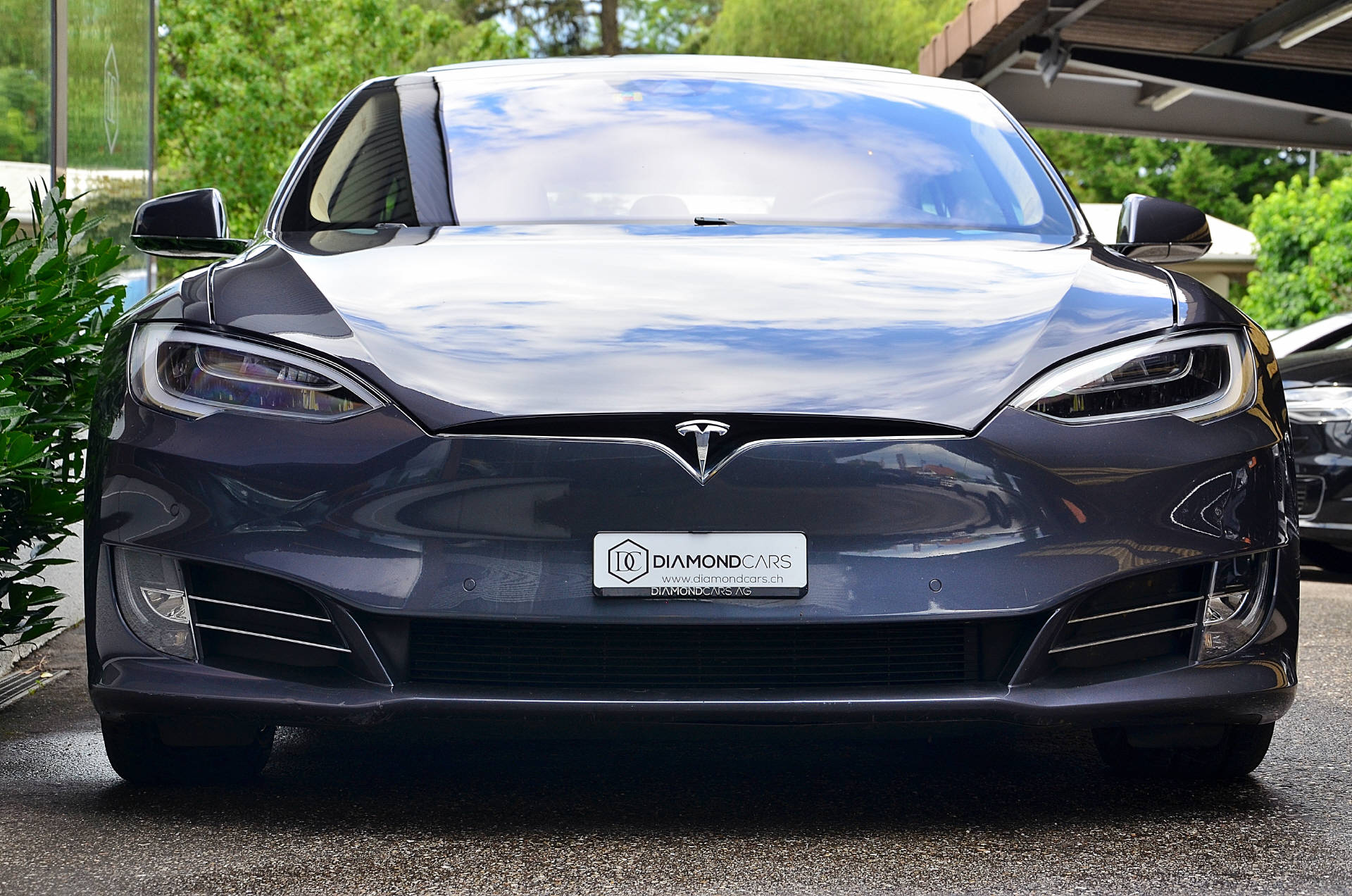 TESLA Model S 90 D Lifetime Free Supercharger-showroom-element-2