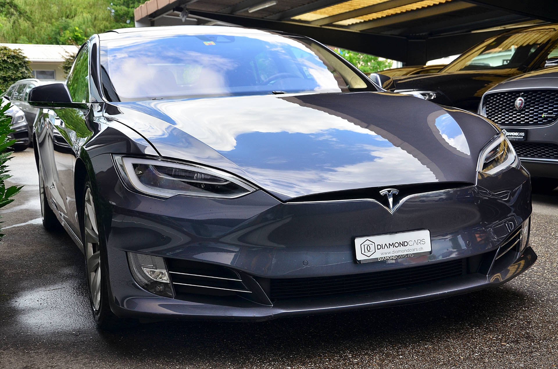 TESLA Model S 90 D Lifetime Free Supercharger-showroom-element-1