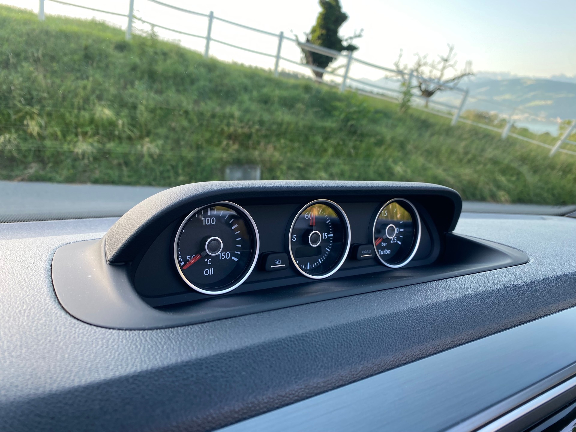 VW 2.0 TSI BlueMT Sport DSG - R-Line-image-13