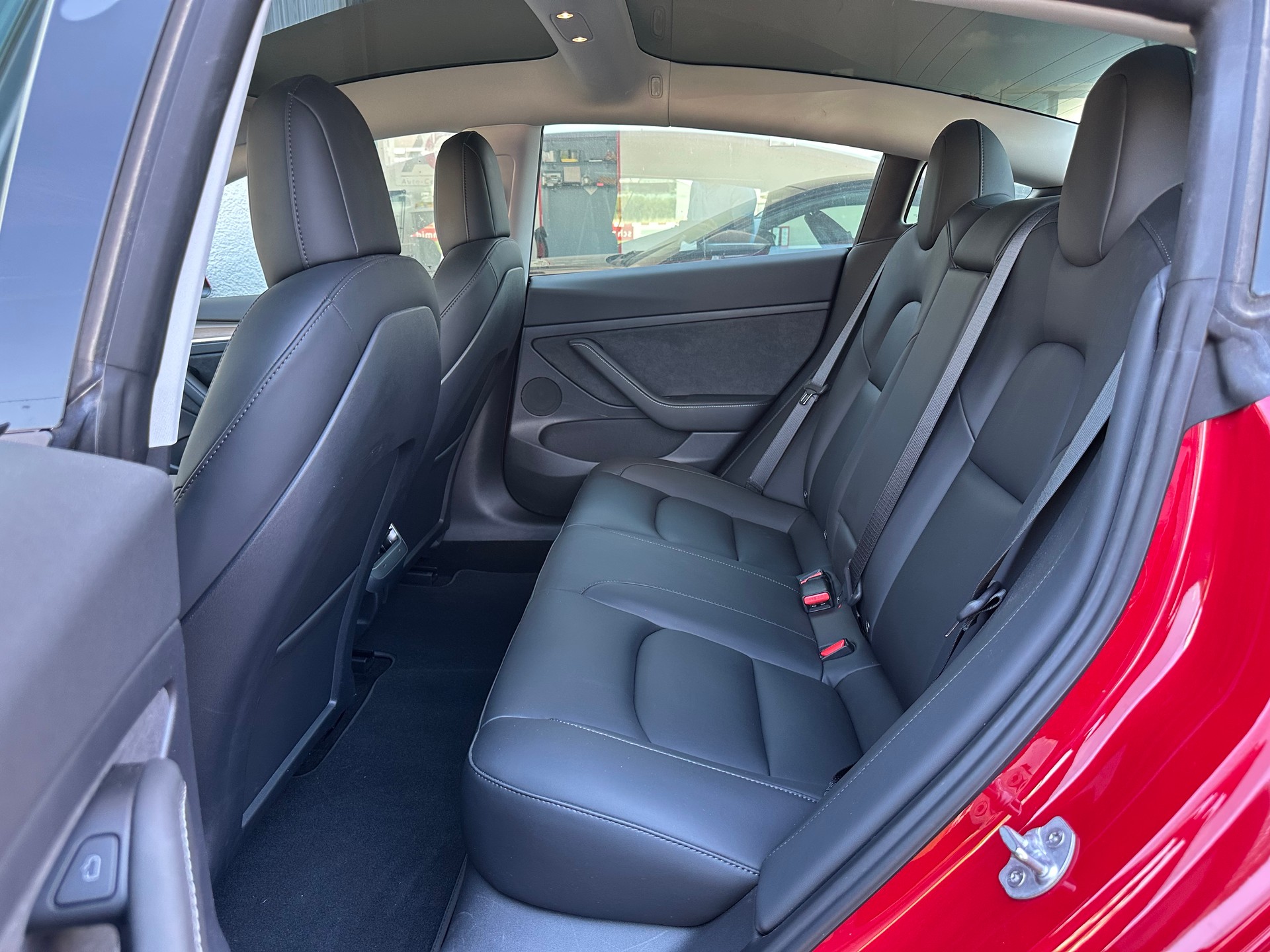 TESLA Model 3-image-6