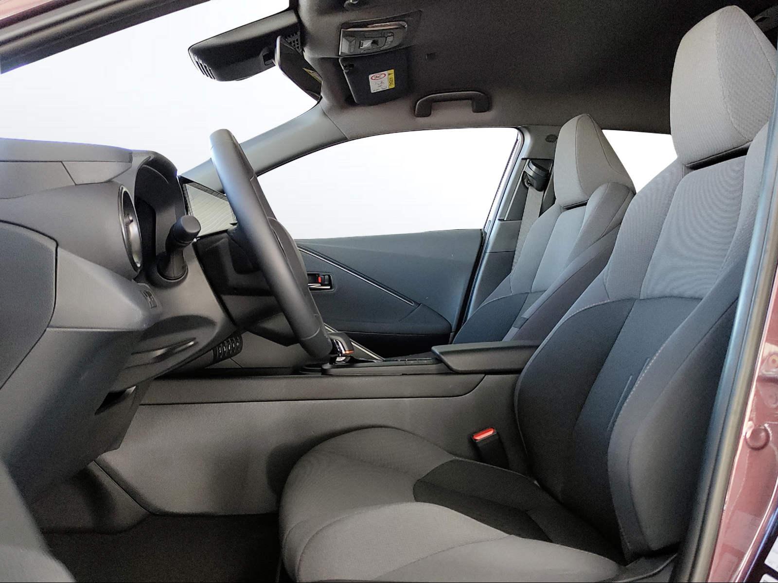 TOYOTA C-HR 2.0 PHEV Trend-showroom-element-3