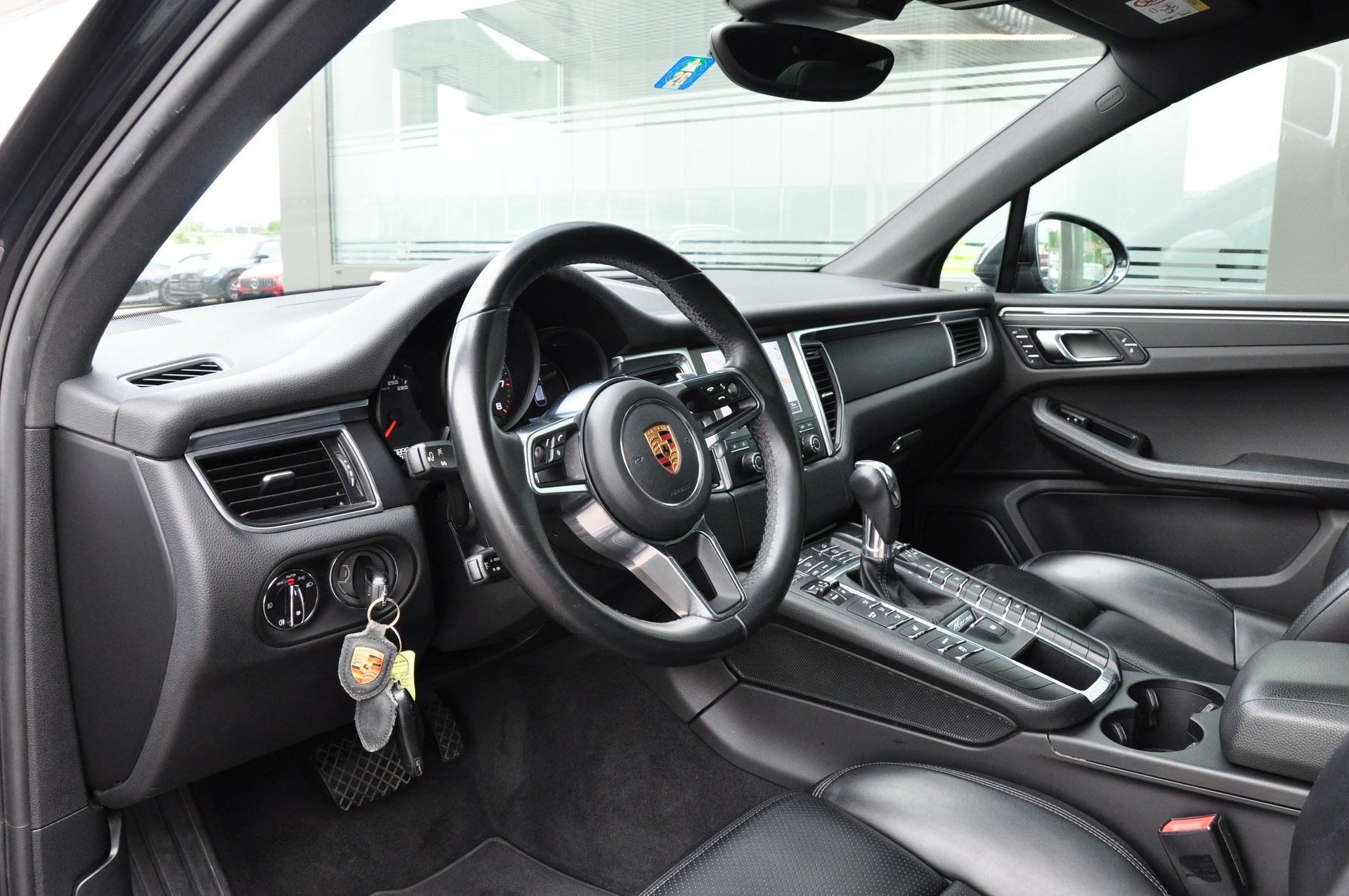 PORSCHE Macan PDK-image-16