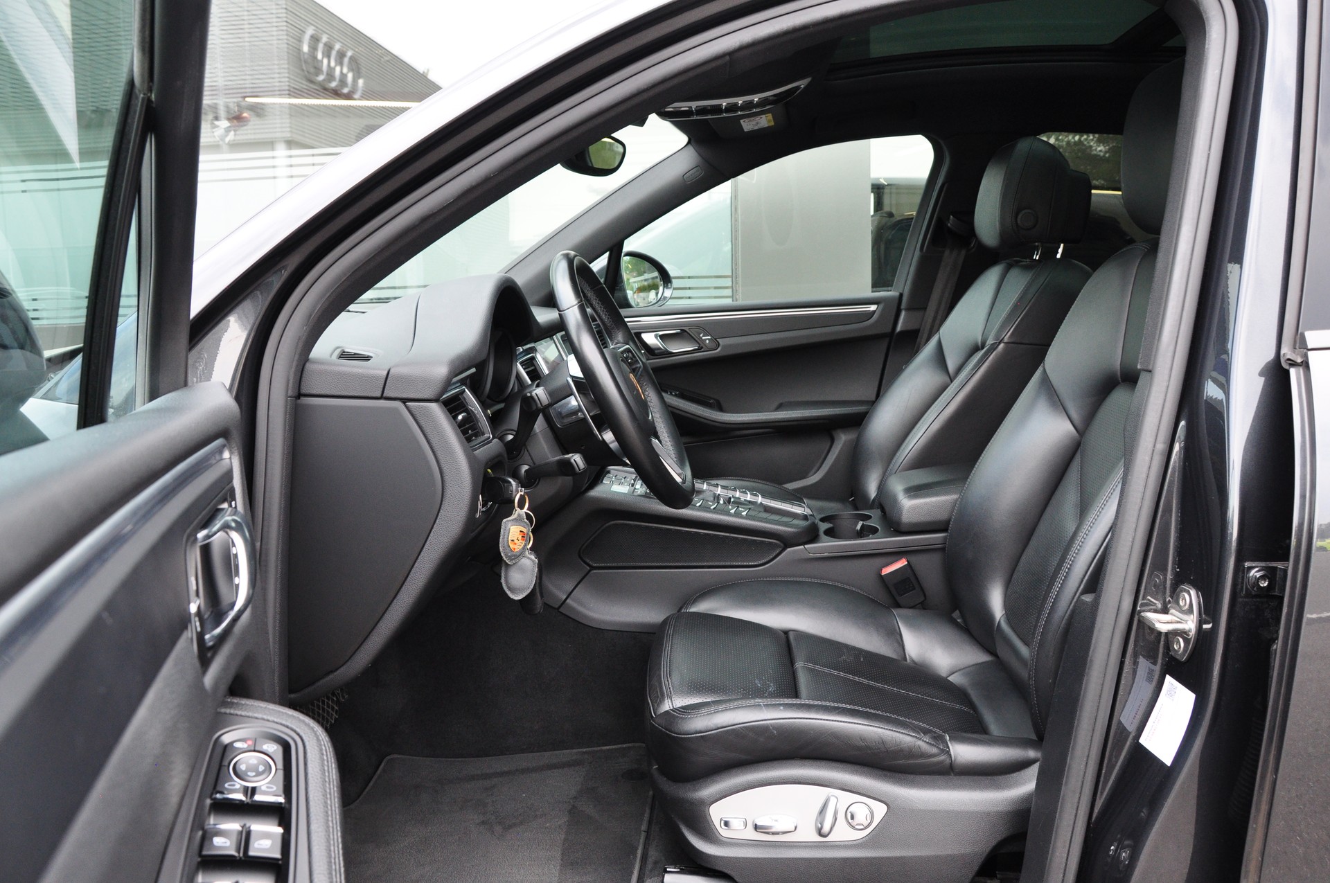 PORSCHE Macan PDK-image-13