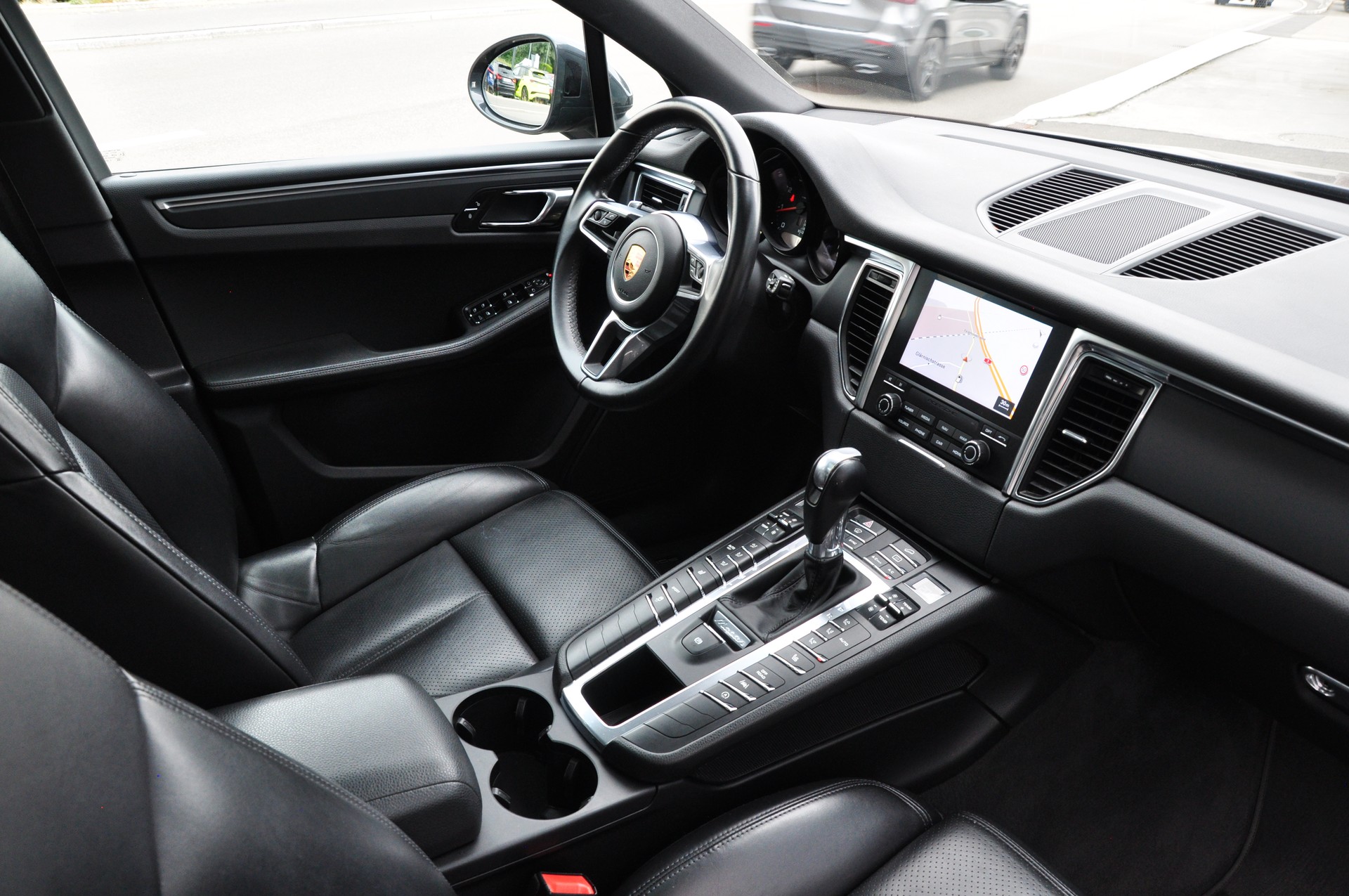PORSCHE Macan PDK-image-15