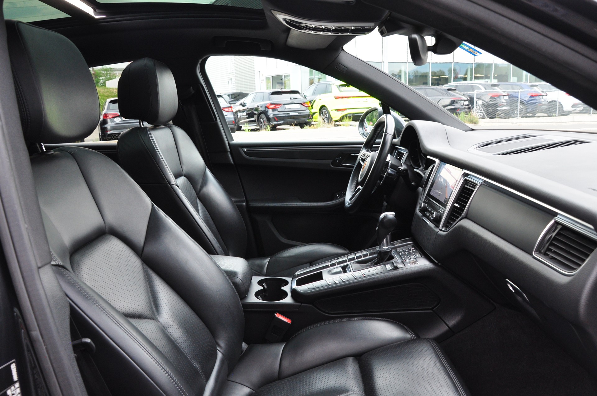PORSCHE Macan PDK-image-14