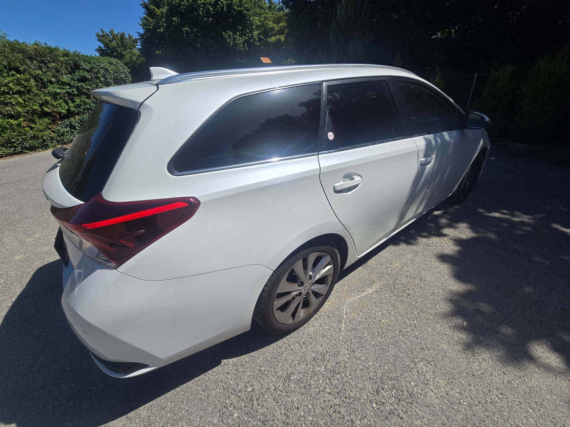 TOYOTA Auris Touring Sports 1.8 HSD Sol e-CVT-image-5