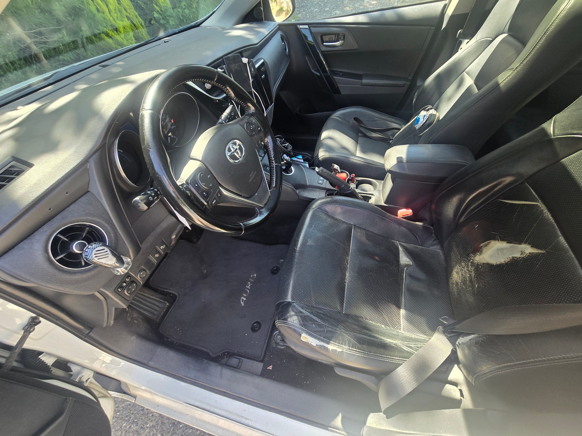 TOYOTA Auris Touring Sports 1.8 HSD Sol e-CVT-image-3