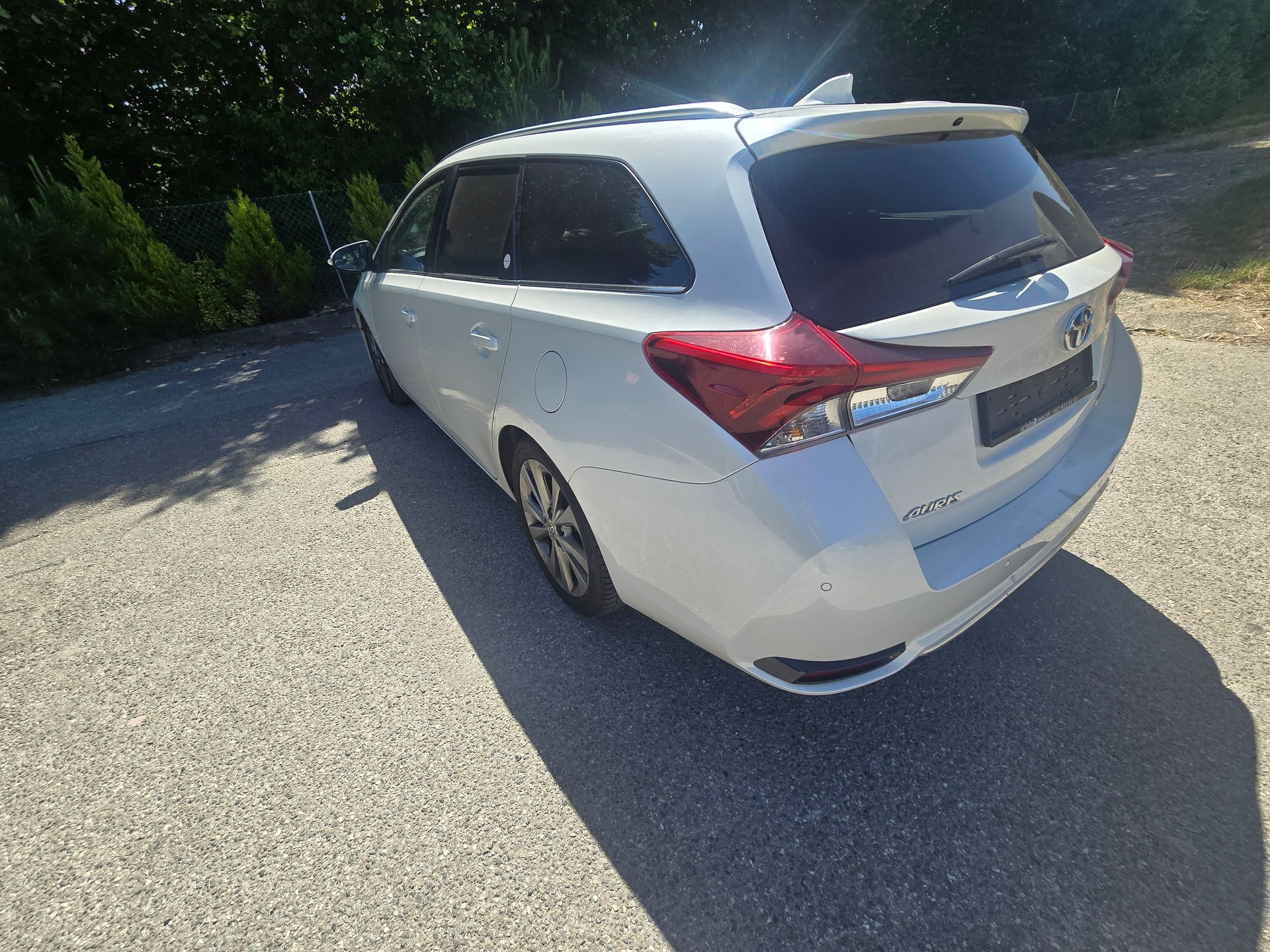TOYOTA Auris Touring Sports 1.8 HSD Sol e-CVT-image-2