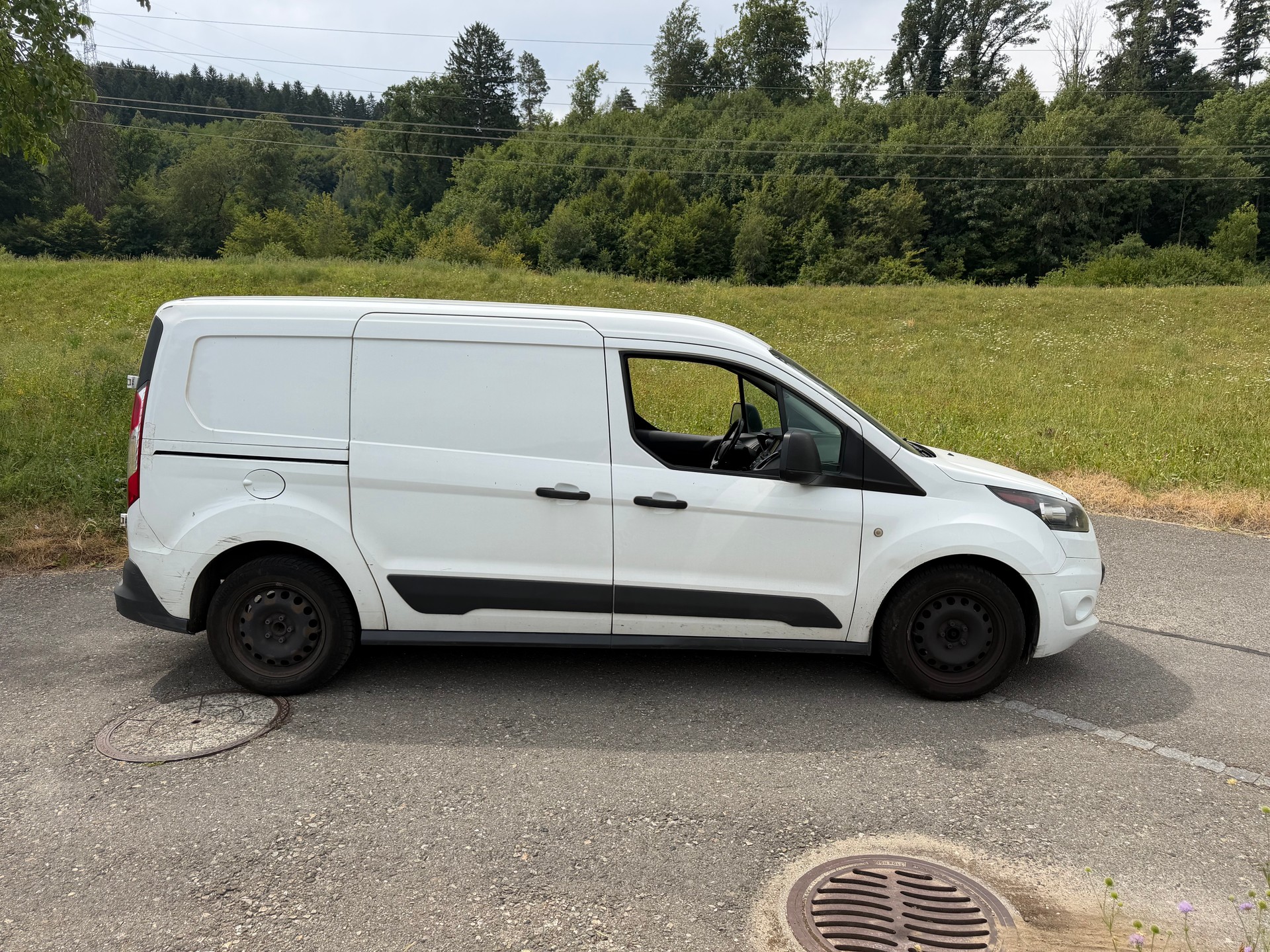 FORD TRANSIT C0NNECT VAN T210 1.0 ECOBOOST . LÄUFT GUT !! MIT KLIMA + NAVI +AHK...PREIS NETTO 3`900.--showroom-element-2