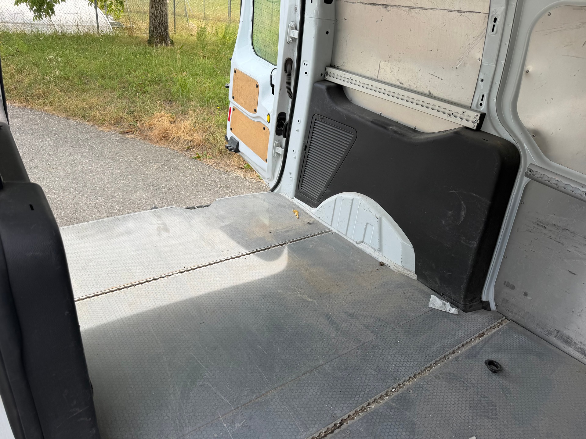 FORD TRANSIT C0NNECT VAN T210 1.0 ECOBOOST . LÄUFT GUT !! MIT KLIMA + NAVI +AHK...PREIS NETTO 3`900.--image-29