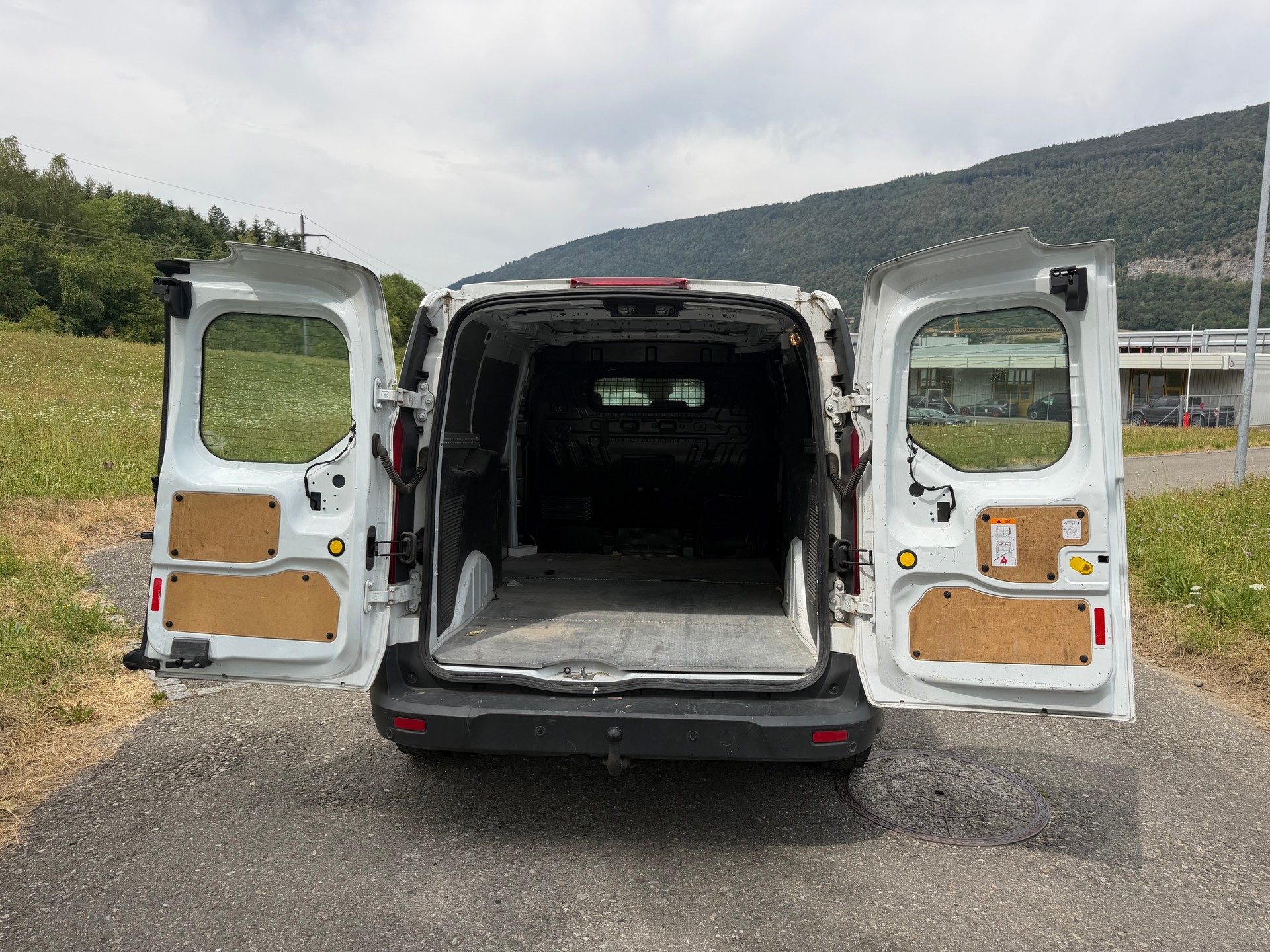 FORD TRANSIT C0NNECT VAN T210 1.0 ECOBOOST . LÄUFT GUT !! MIT KLIMA + NAVI +AHK...PREIS NETTO 3`900.--image-12