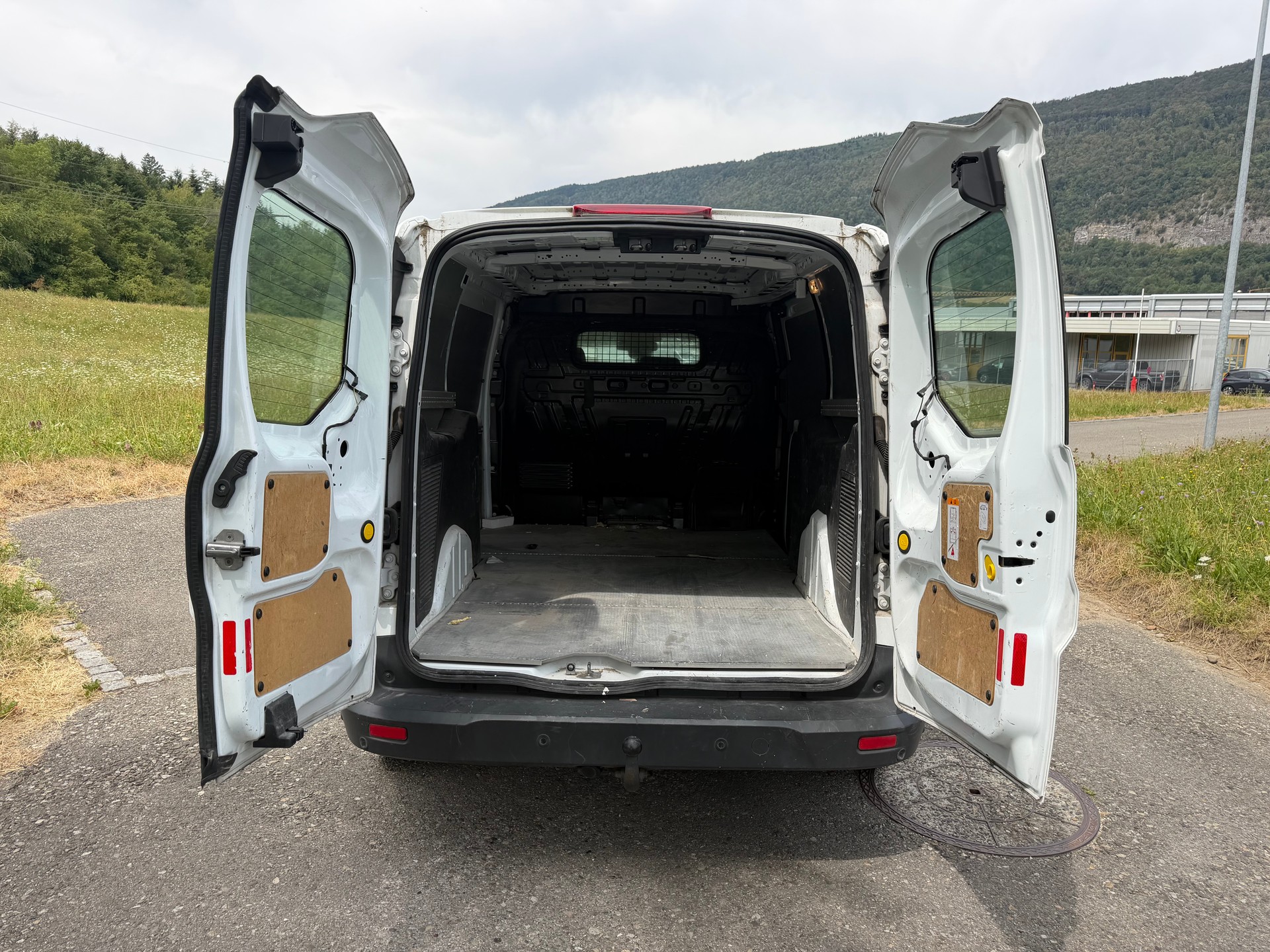 FORD TRANSIT C0NNECT VAN T210 1.0 ECOBOOST . LÄUFT GUT !! MIT KLIMA + NAVI +AHK...PREIS NETTO 3`900.--image-8