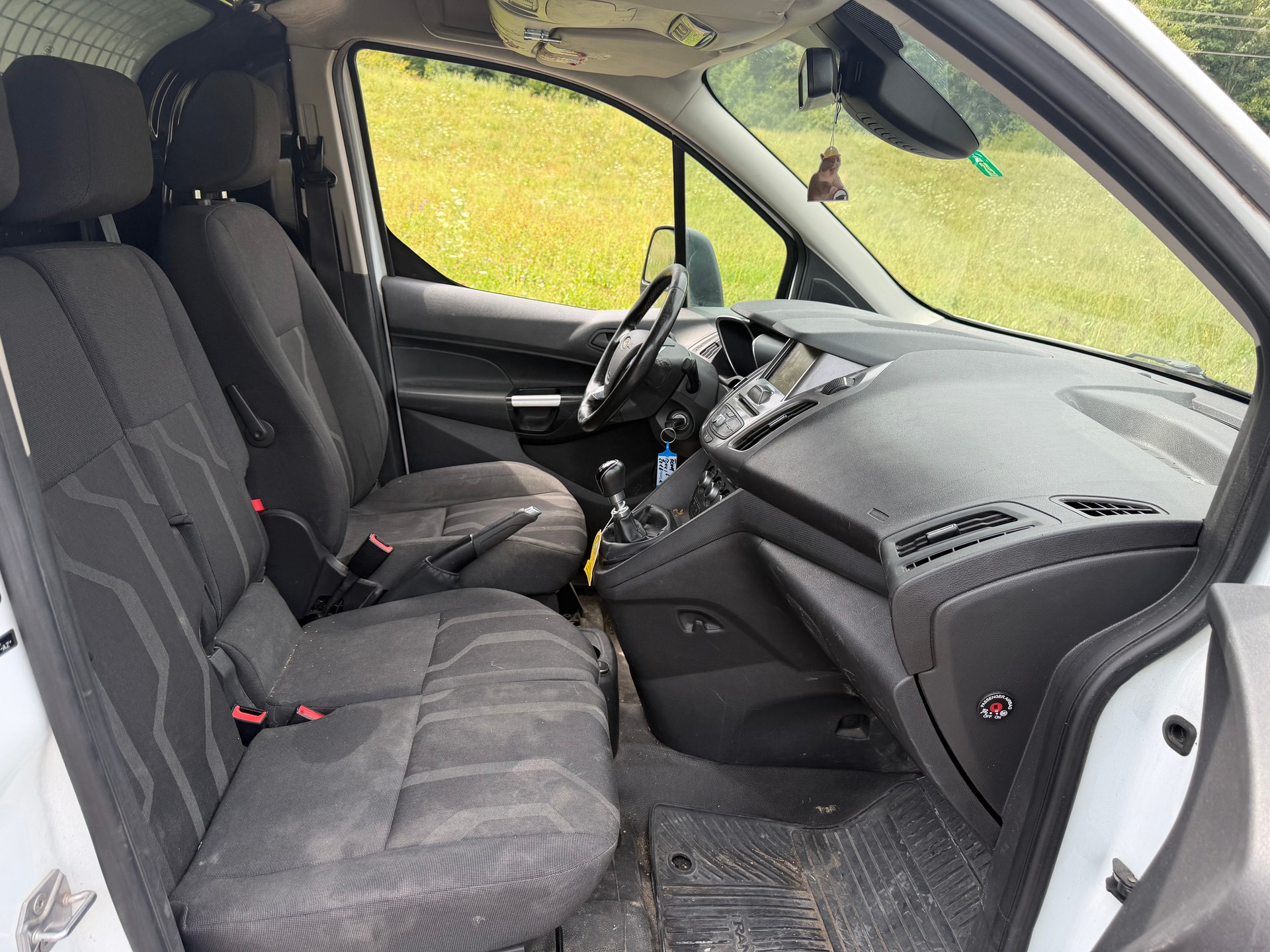 FORD TRANSIT C0NNECT VAN T210 1.0 ECOBOOST . LÄUFT GUT !! MIT KLIMA + NAVI +AHK...PREIS NETTO 3`900.--showroom-element-3