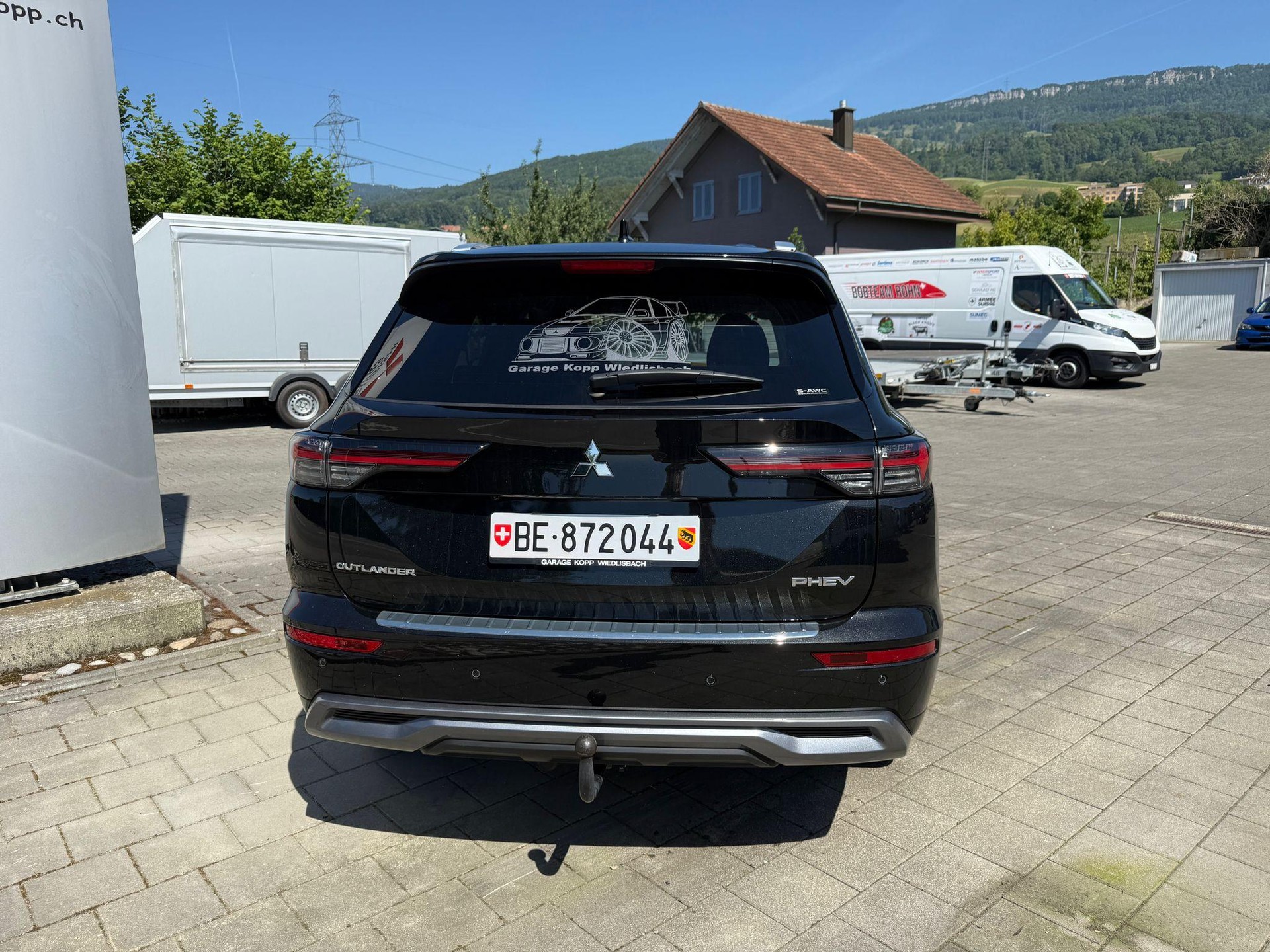MITSUBISHI Outlander 2.4 PHEV Instyle 4x4-showroom-element-1