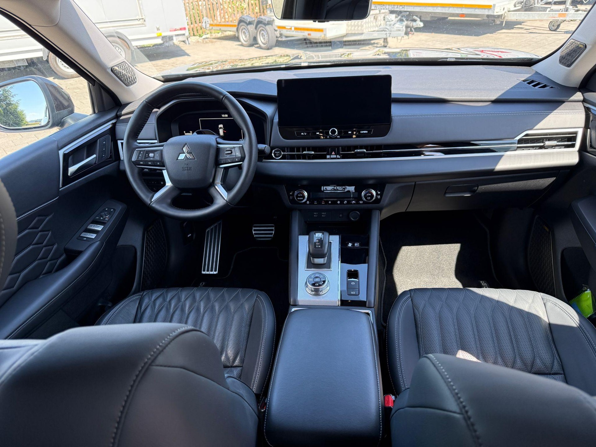 MITSUBISHI Outlander 2.4 PHEV Instyle 4x4-showroom-element-3