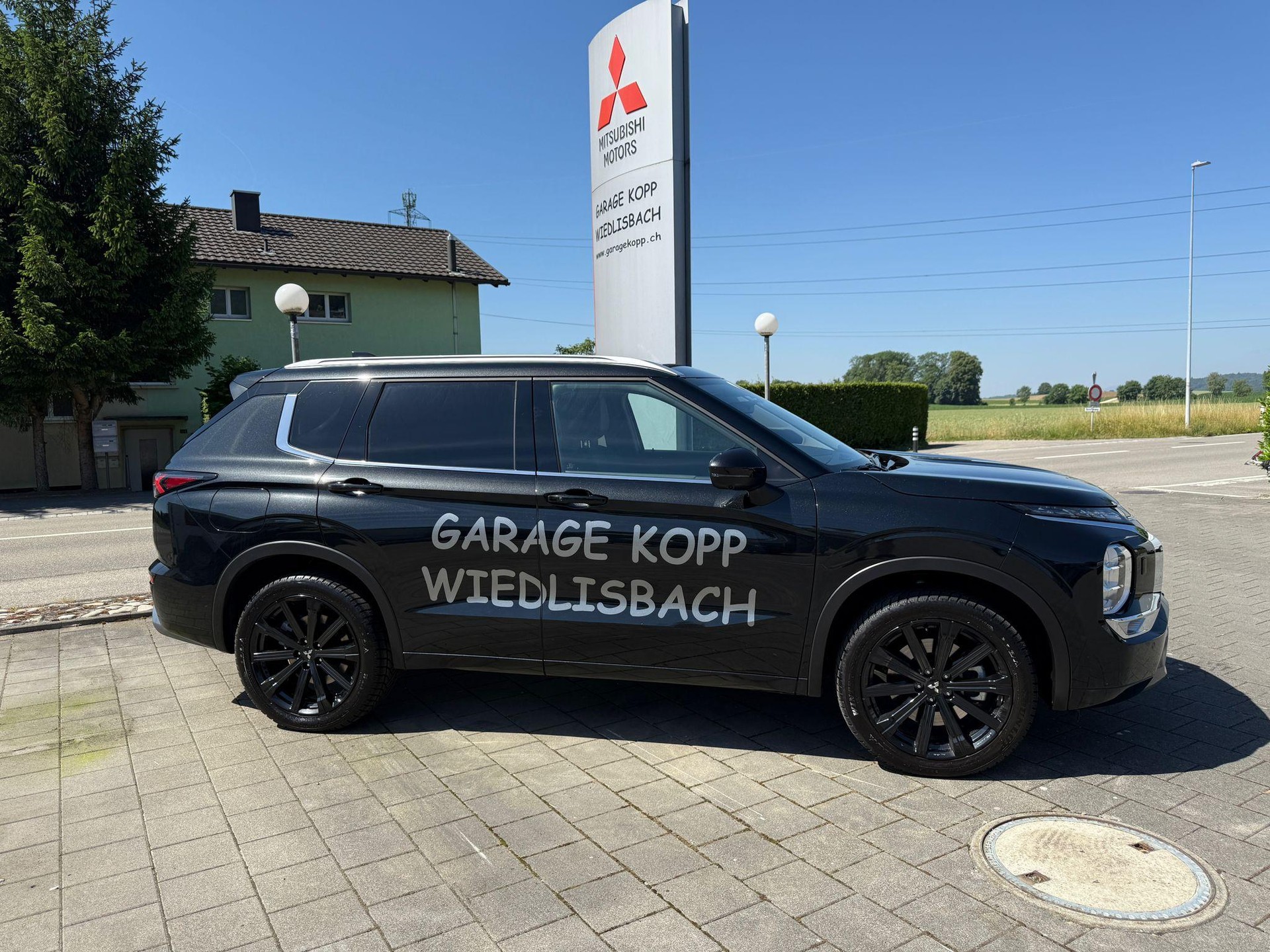 MITSUBISHI Outlander 2.4 PHEV Instyle 4x4-showroom-element-2