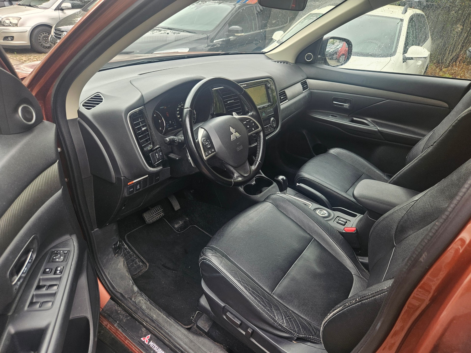 MITSUBISHI Outlander 2.2 DID Navigator Safety 4WD Automatic-image-9