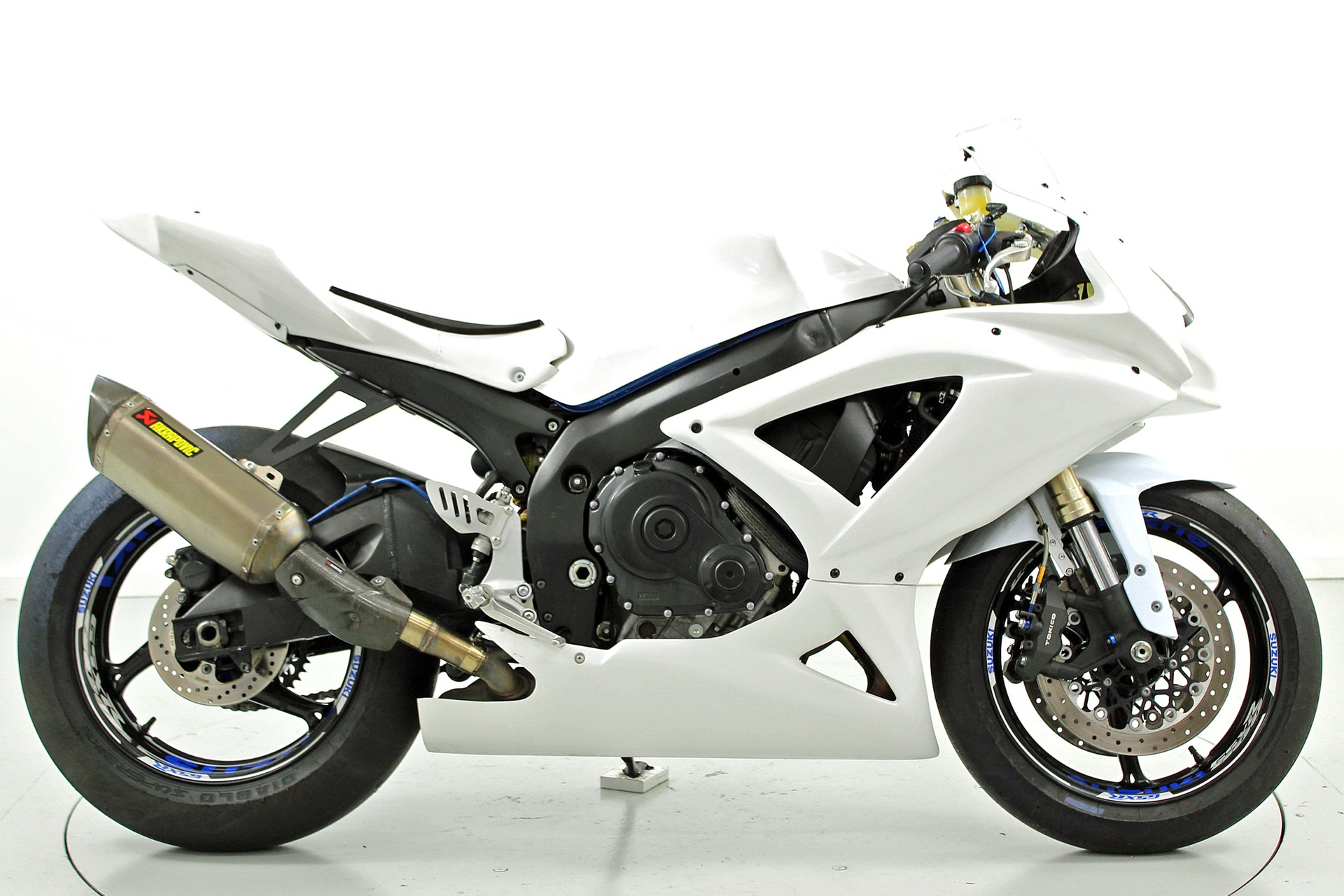 SUZUKI GSX-R 600 Racing-image-3