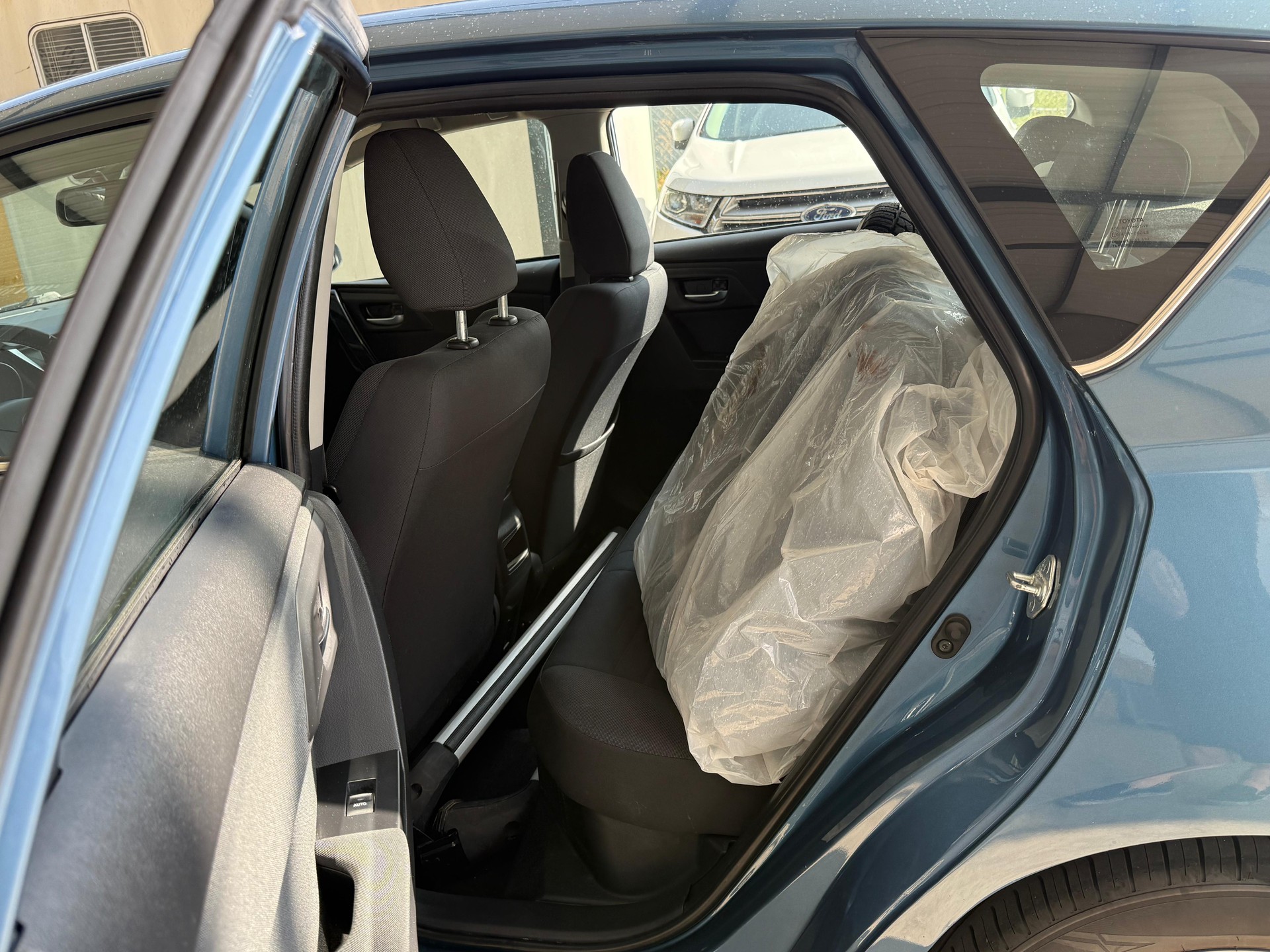 TOYOTA Auris 1.8 HSD Sol e-CVT-image-6