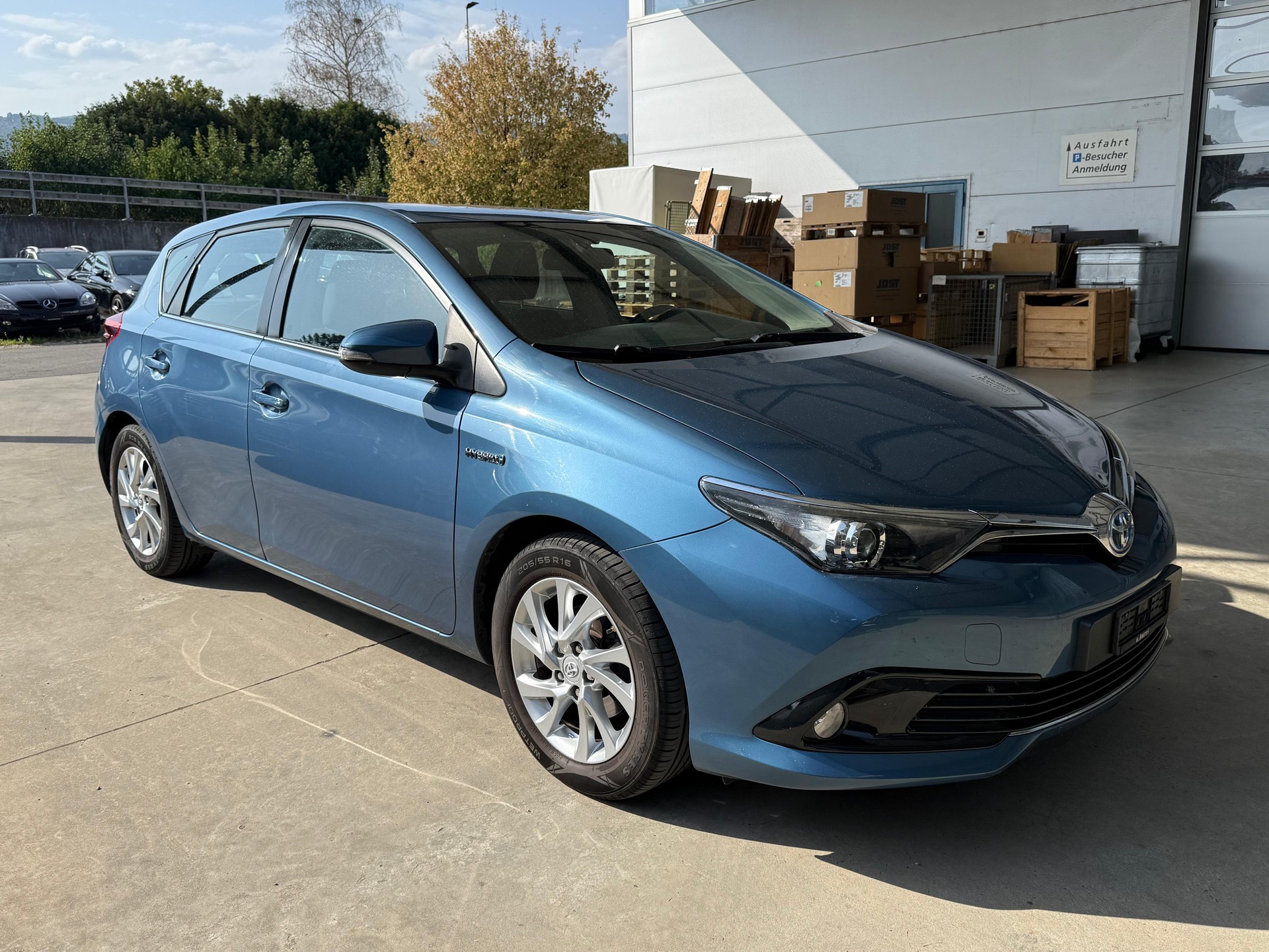 TOYOTA Auris 1.8 HSD Sol e-CVT-image-2