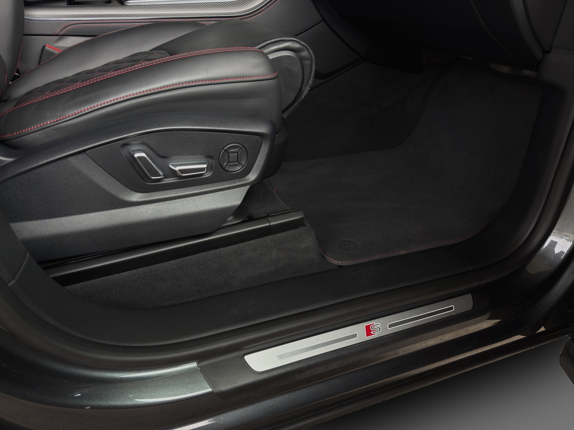 AUDI SQ8 SUV TFSI quattro tiptronic-image-15