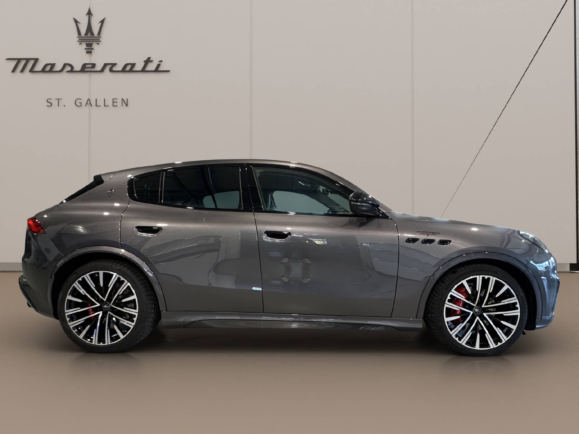 MASERATI Grecale 3.0 V6 Trofeo-showroom-element-3