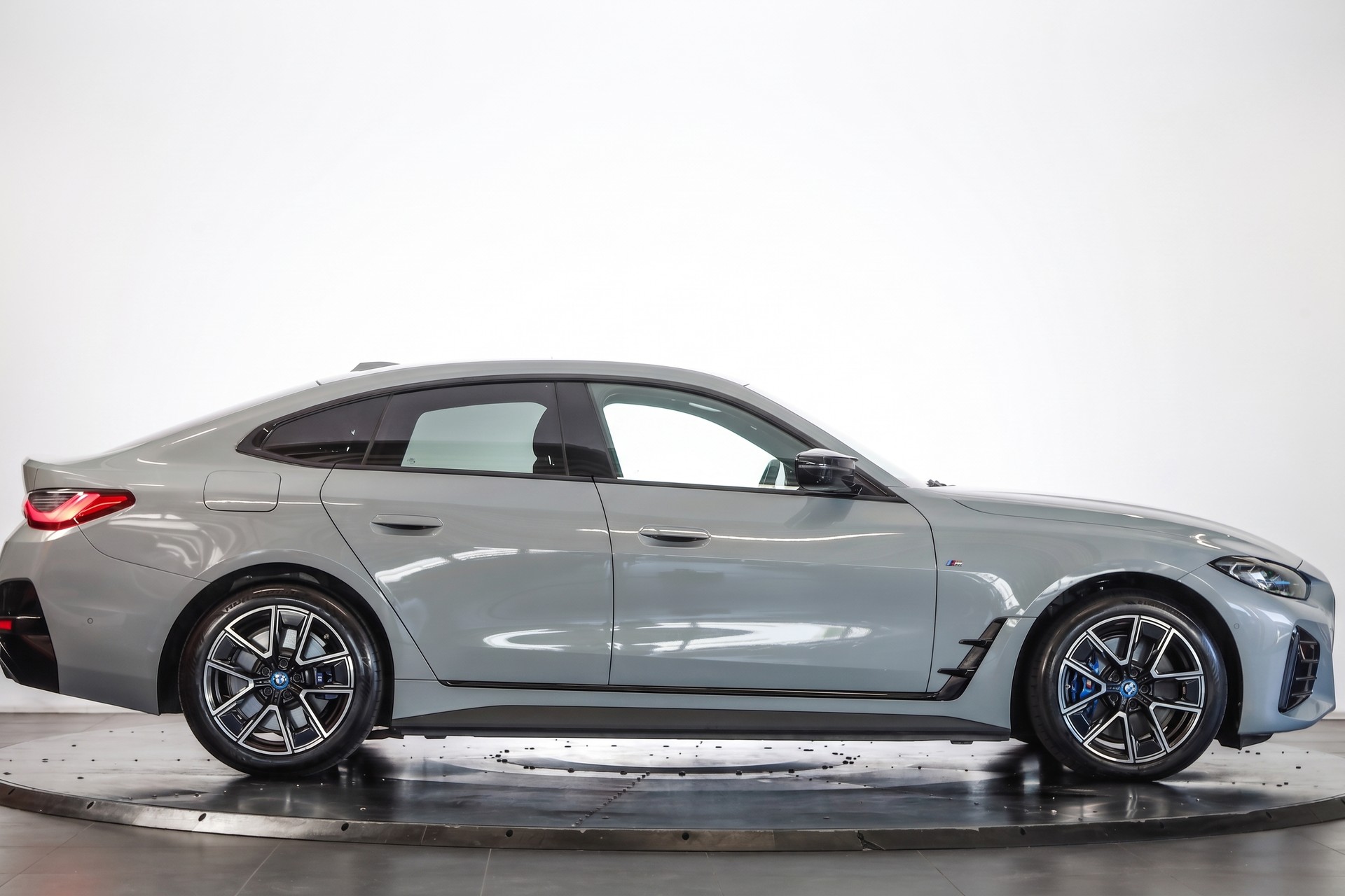 BMW i4 M50-image-4