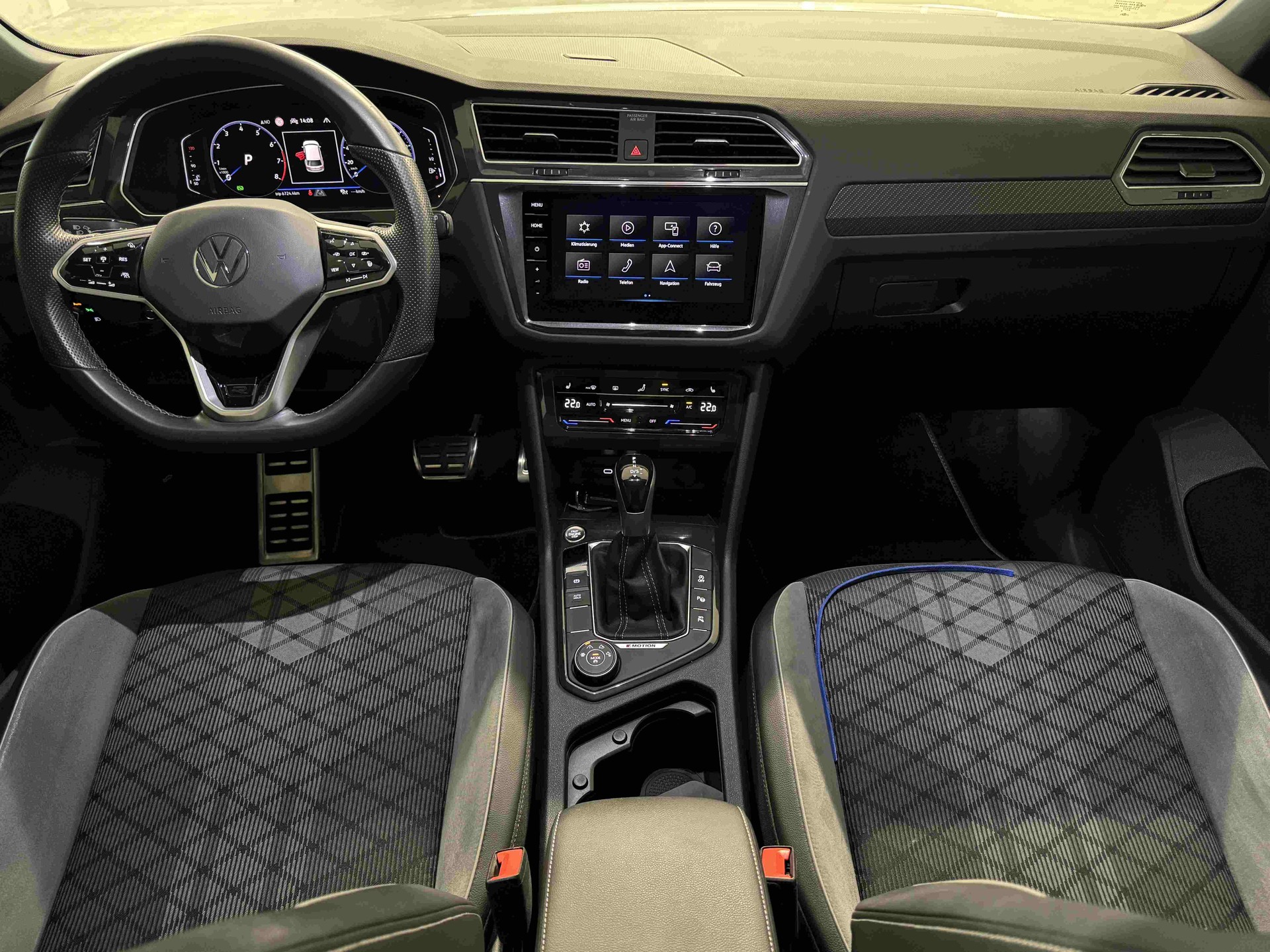 VW Tiguan 2.0TSI R-Line 4Motion DSG-image-10