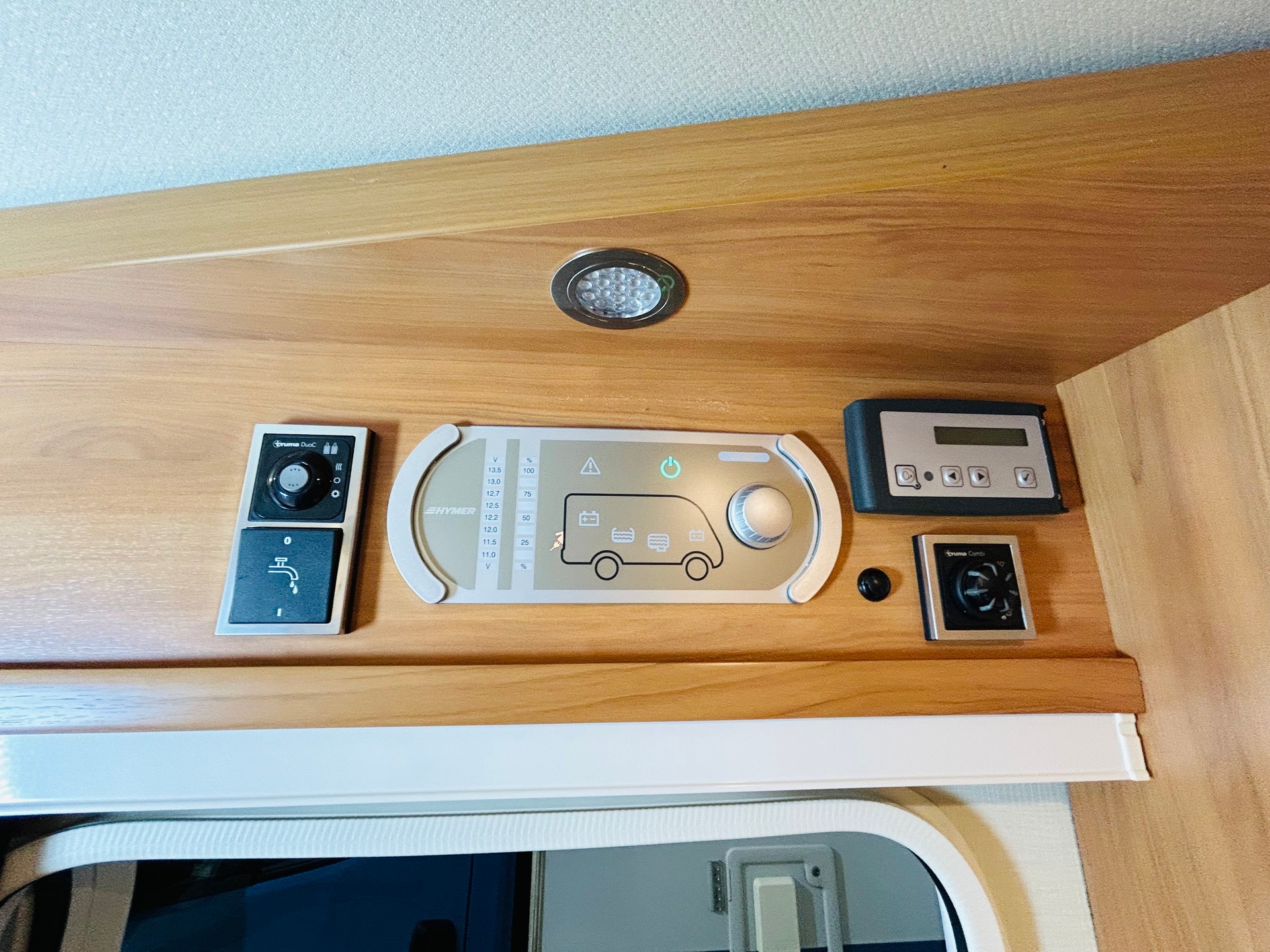 HYMER B 504-image-17