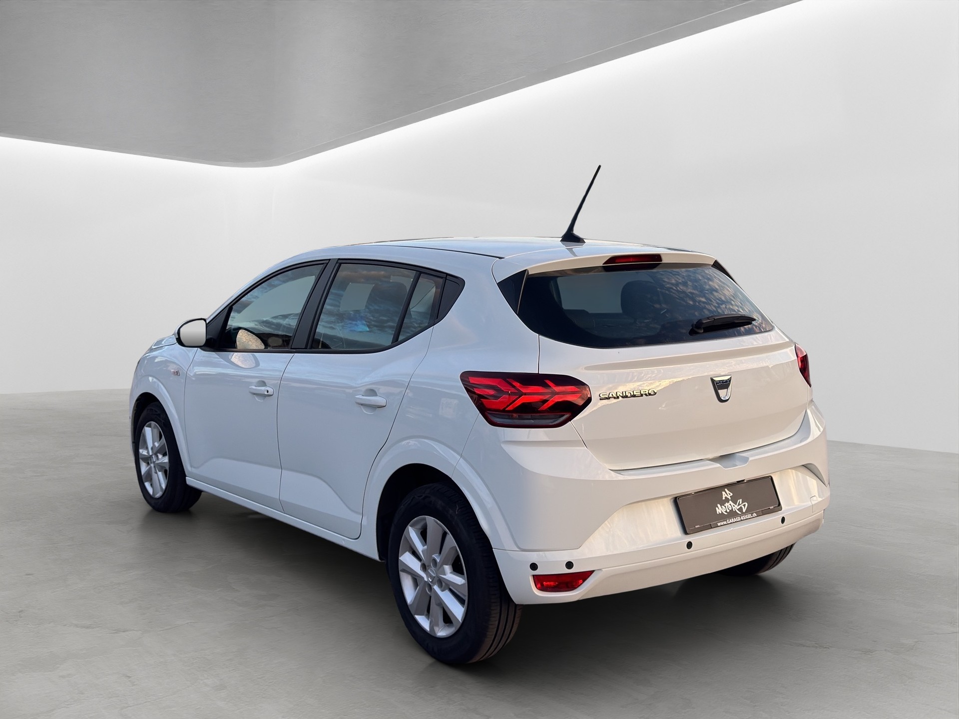 DACIA Sandero TCe 90 Comfort CVT-showroom-element-1