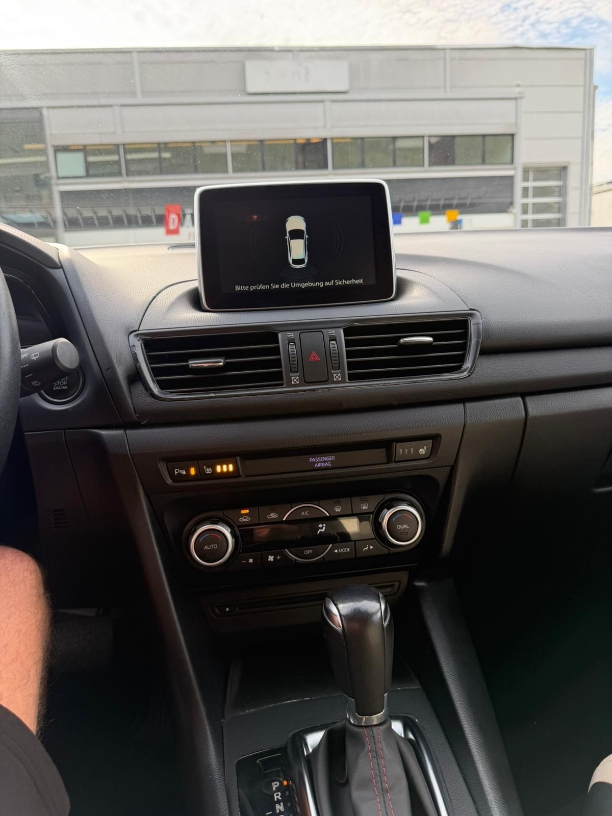 MAZDA 3 SKYACTIV-G 120 Revolution Automat-image-12