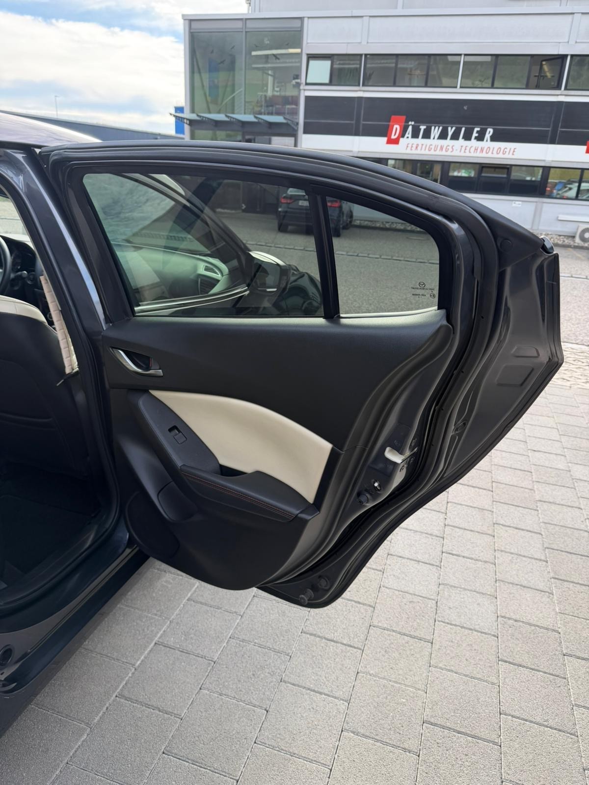 MAZDA 3 SKYACTIV-G 120 Revolution Automat-image-11