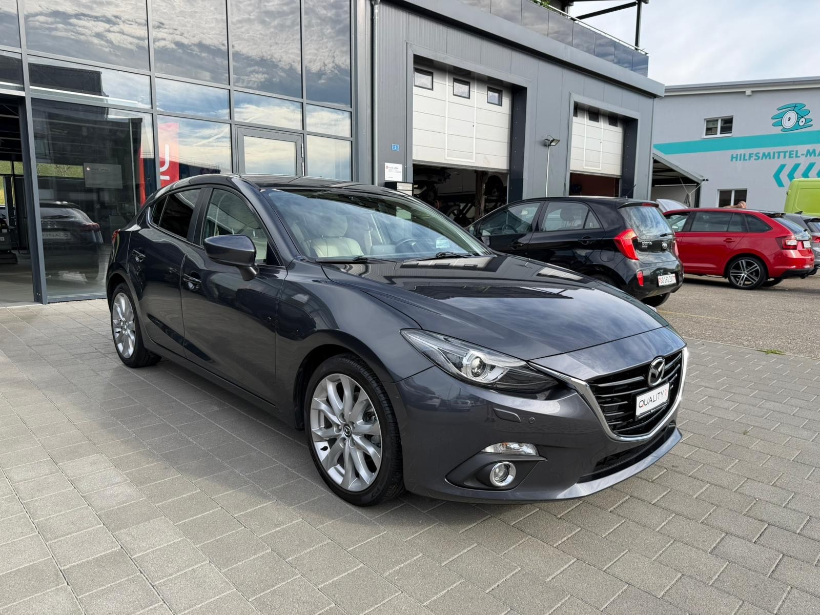 MAZDA 3 SKYACTIV-G 120 Revolution Automat-showroom-element-1
