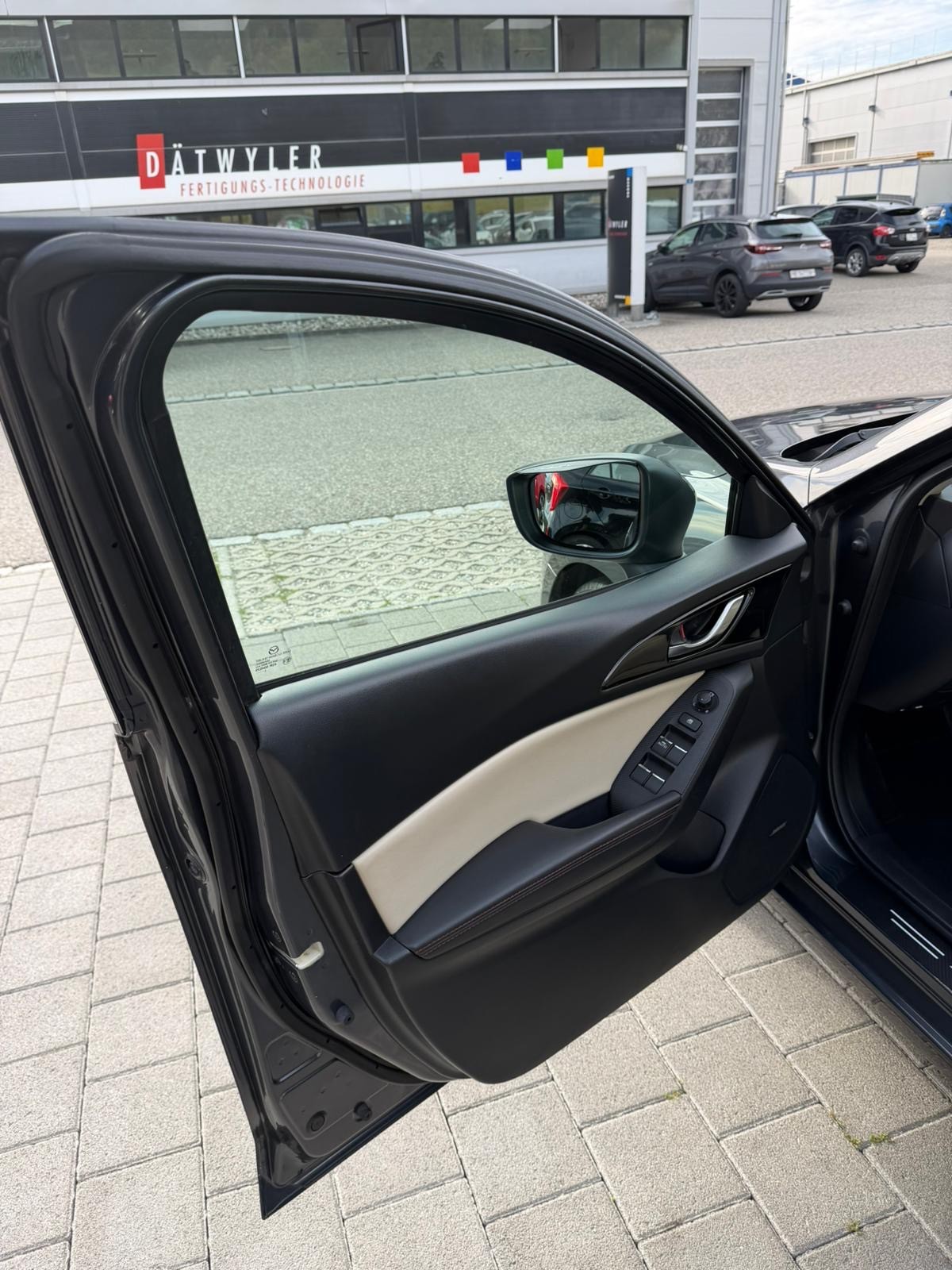 MAZDA 3 SKYACTIV-G 120 Revolution Automat-image-13