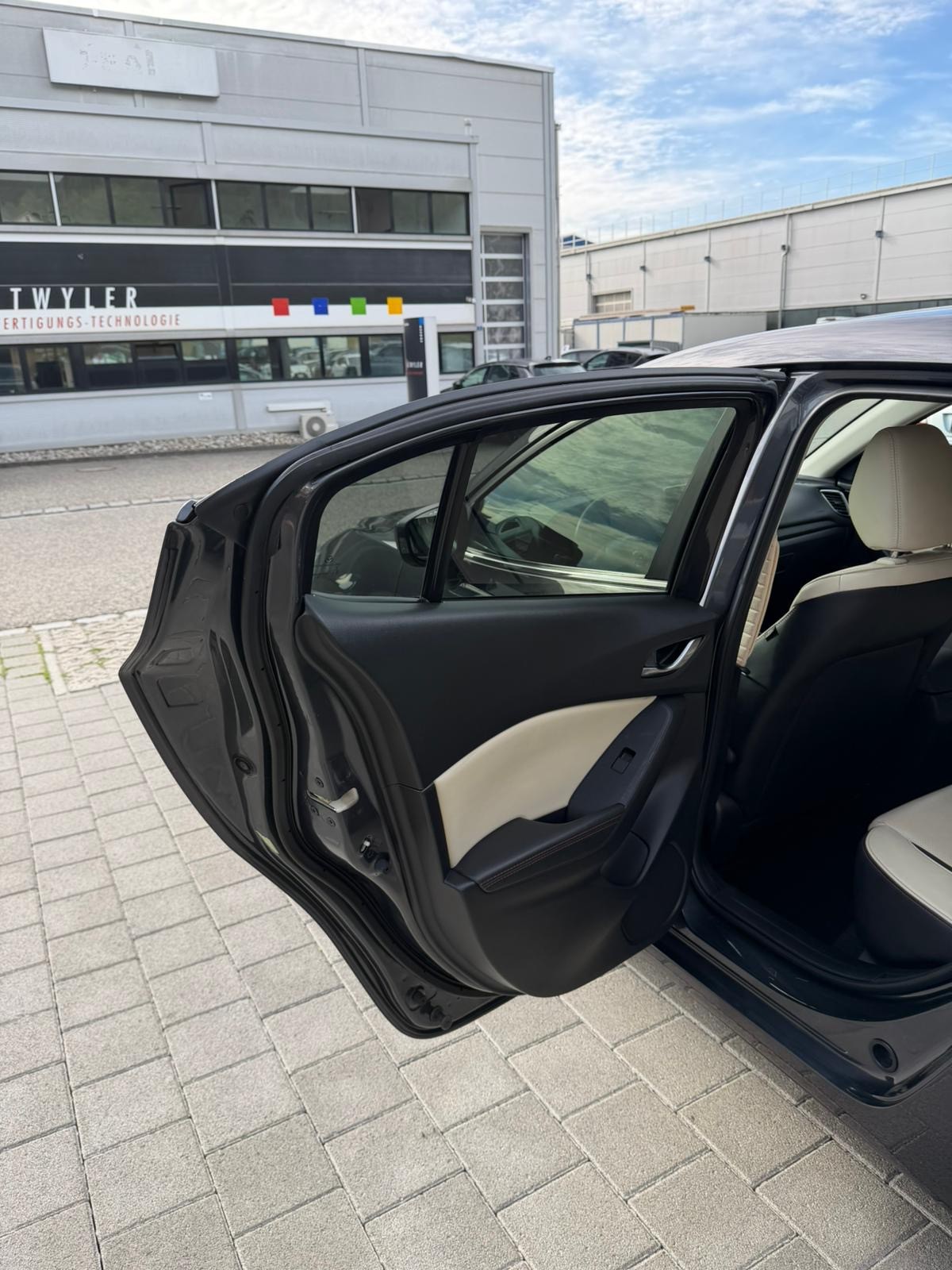 MAZDA 3 SKYACTIV-G 120 Revolution Automat-image-20