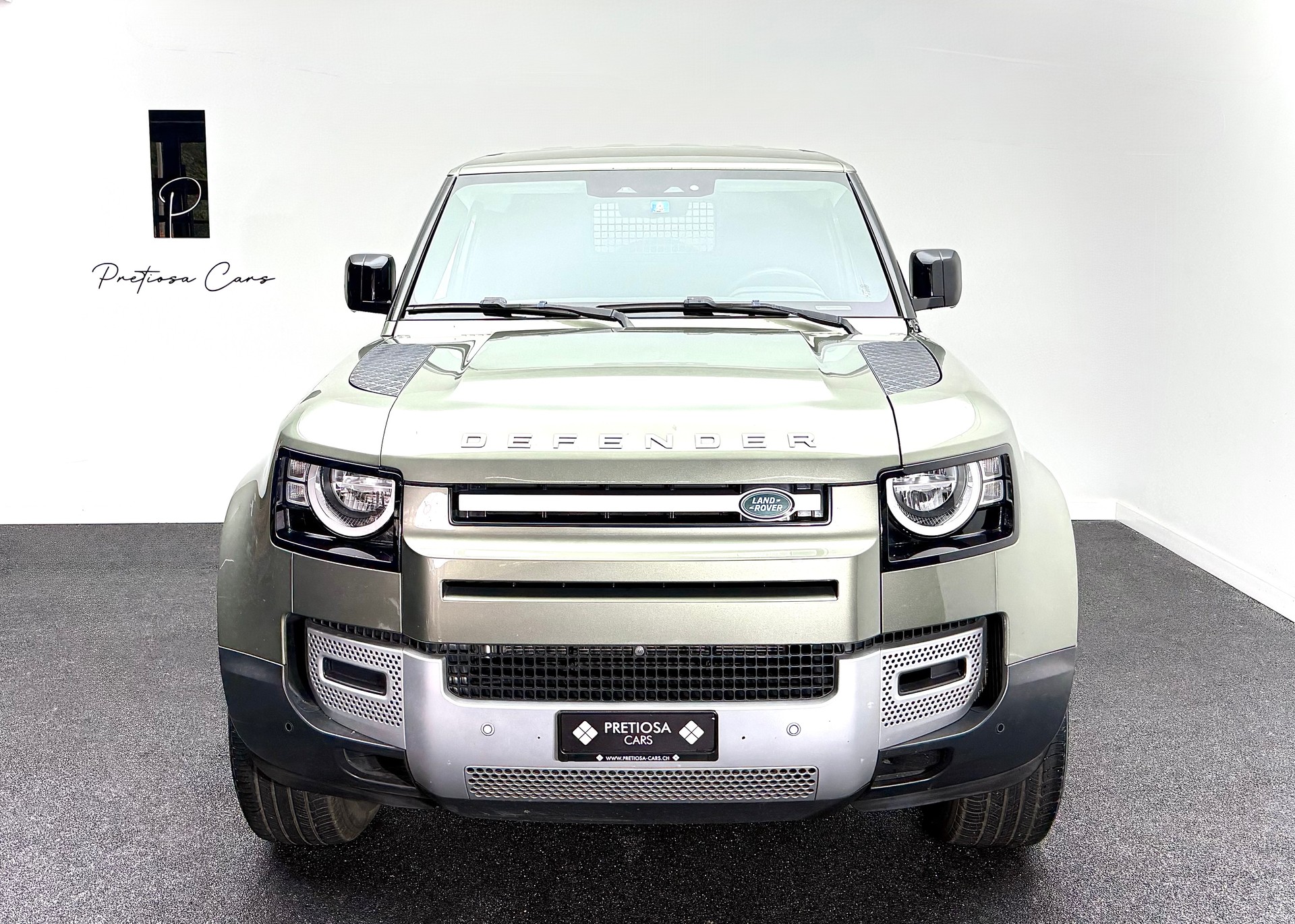 LAND ROVER Defender 110 3.0 D I6 200 S AWD AT8-showroom-element-2