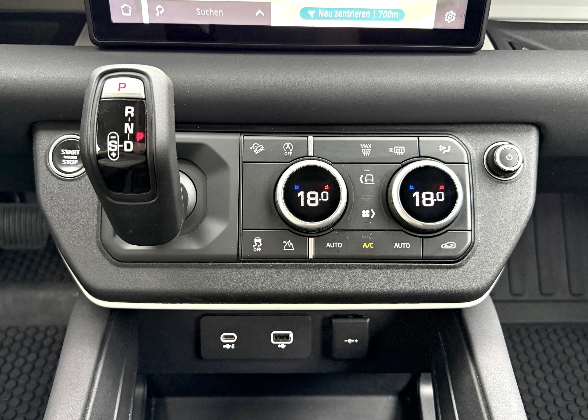 LAND ROVER Defender 110 3.0 D I6 200 S AWD AT8-image-14