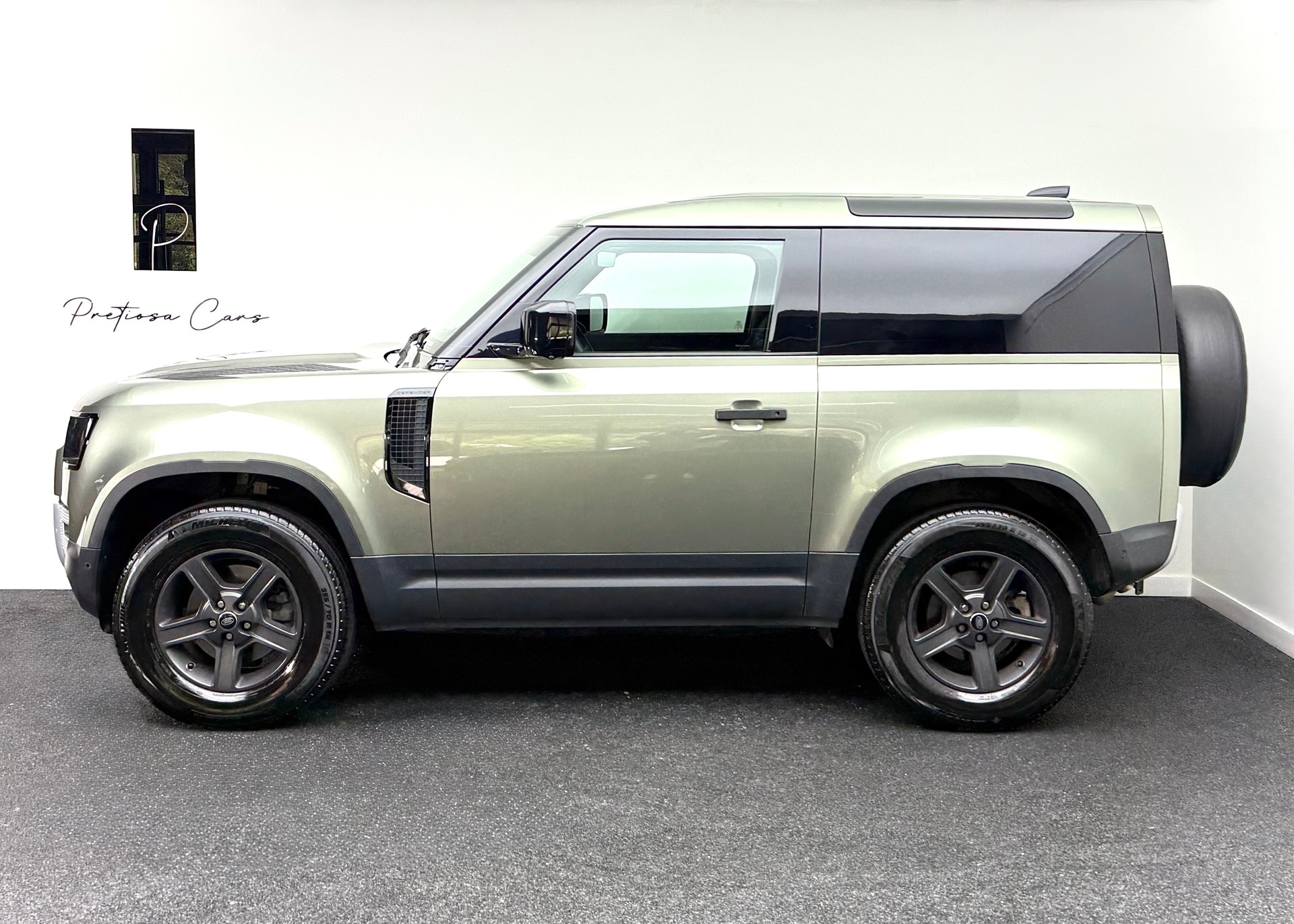 LAND ROVER Defender 110 3.0 D I6 200 S AWD AT8-showroom-element-3