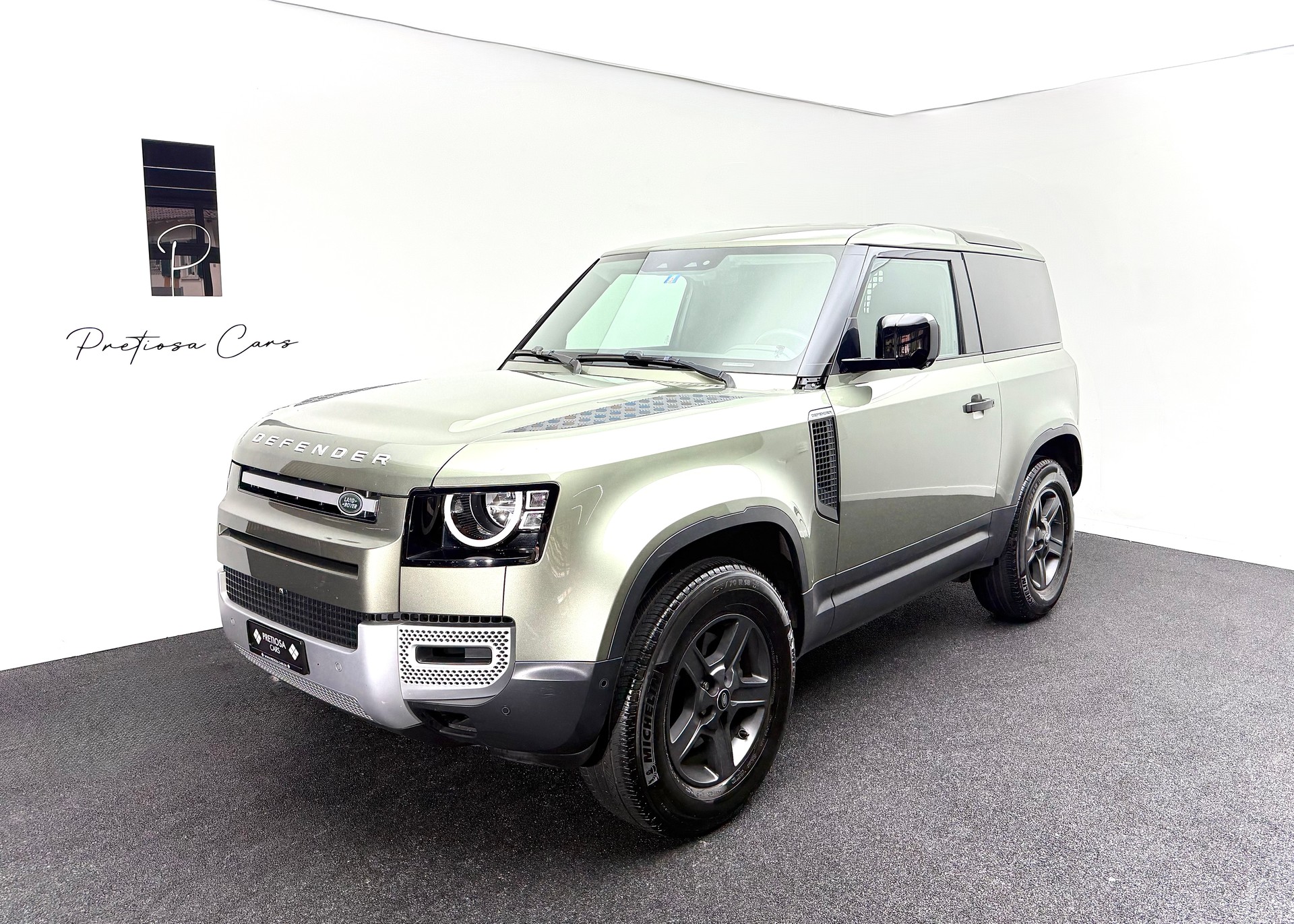 LAND ROVER Defender 110 3.0 D I6 200 S AWD AT8-showroom-element-1
