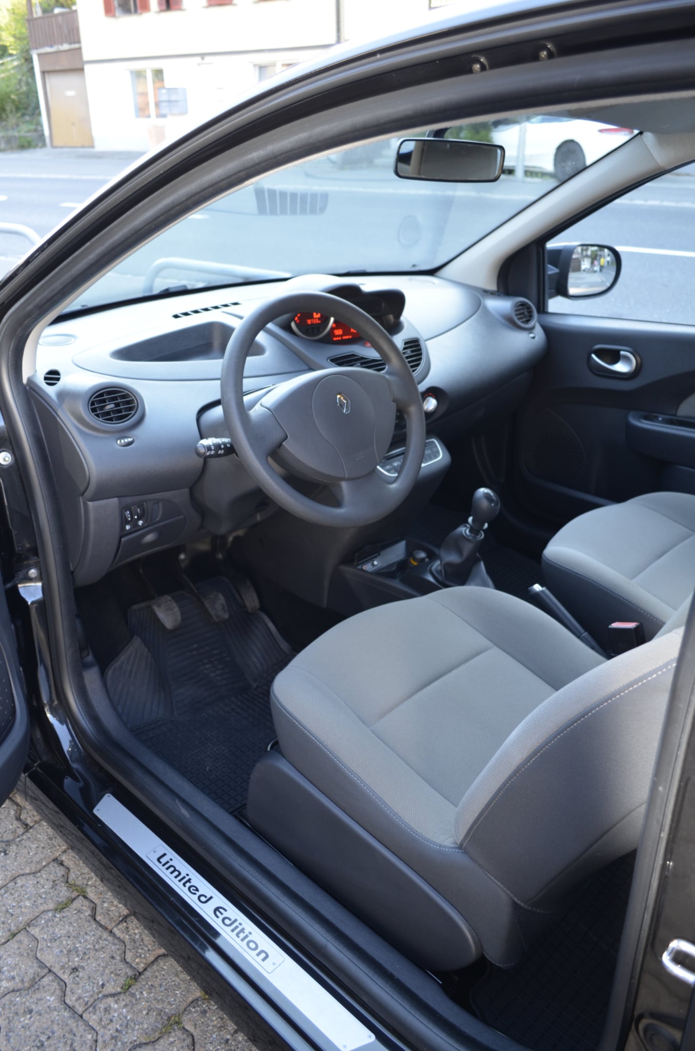 RENAULT Twingo 1.2 16V Expression-image-8