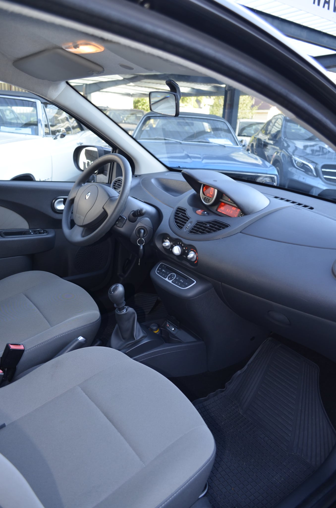 RENAULT Twingo 1.2 16V Expression-image-9