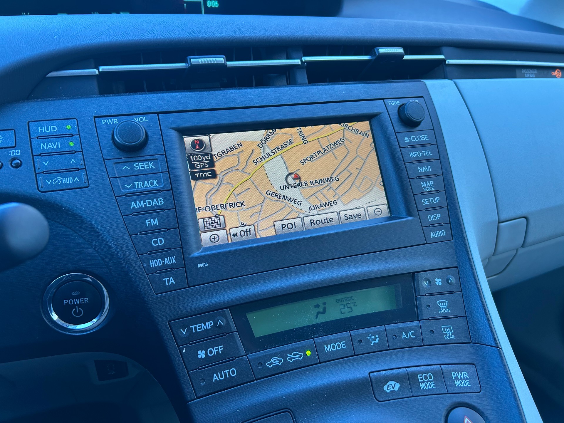 TOYOTA Prius 1.8 16V HSD Sol Premium-image-8